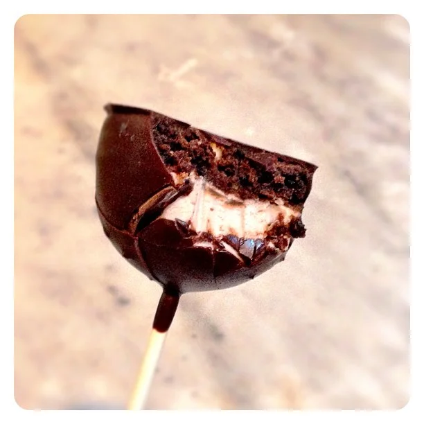 raspberry cheesecake pop, chocolate cake (raw, gluten-free)