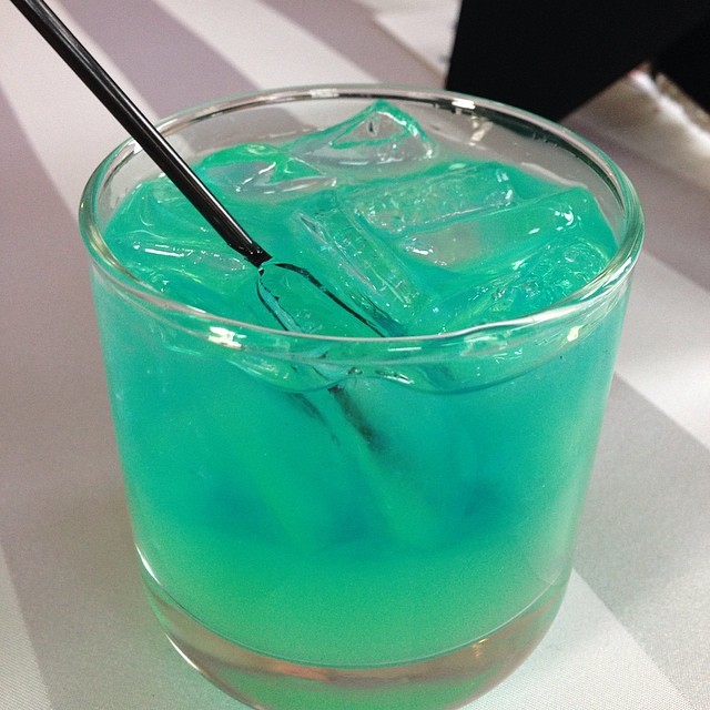 How incredibly stunning is the color of The Bride's custom drink, the Blue Bombshell?! 