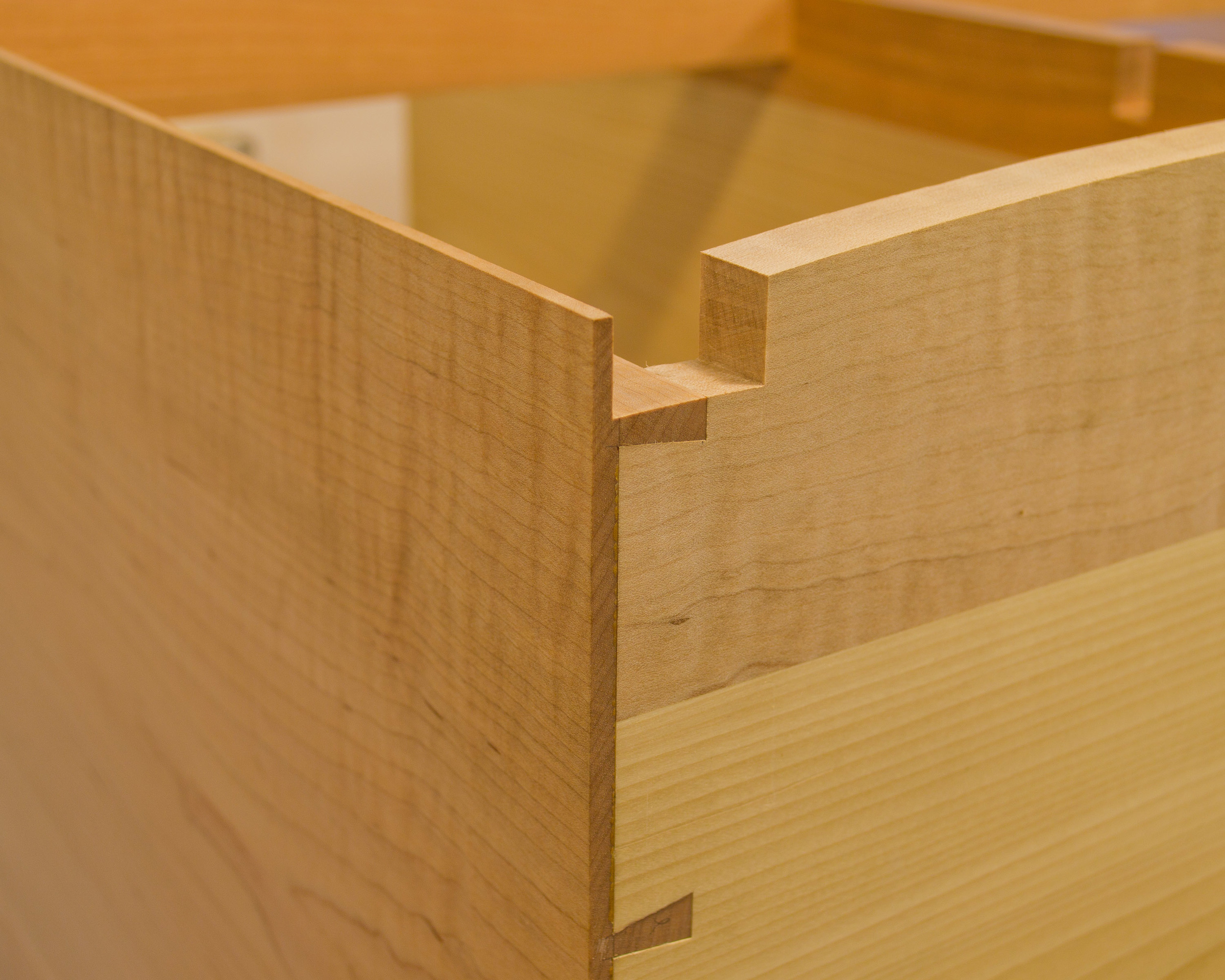  Dovetails, again. &nbsp;You can also see the rabbet on the front of the side which will accept a vertical stile. 
