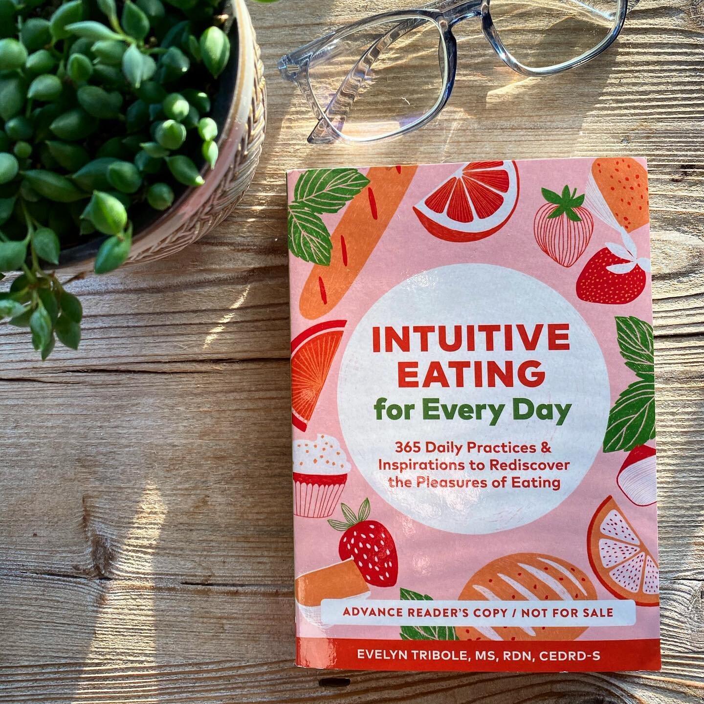 🎉BOOK GIVEAWAY!!

I honestly believe everyone needs this book! Written by @evelyntribole -an award-winning registered dietitian and certified eating disorders specialist.  Evelyn is the Queen 👑 of Intuitive Eating- a  compassionate, self-care frame