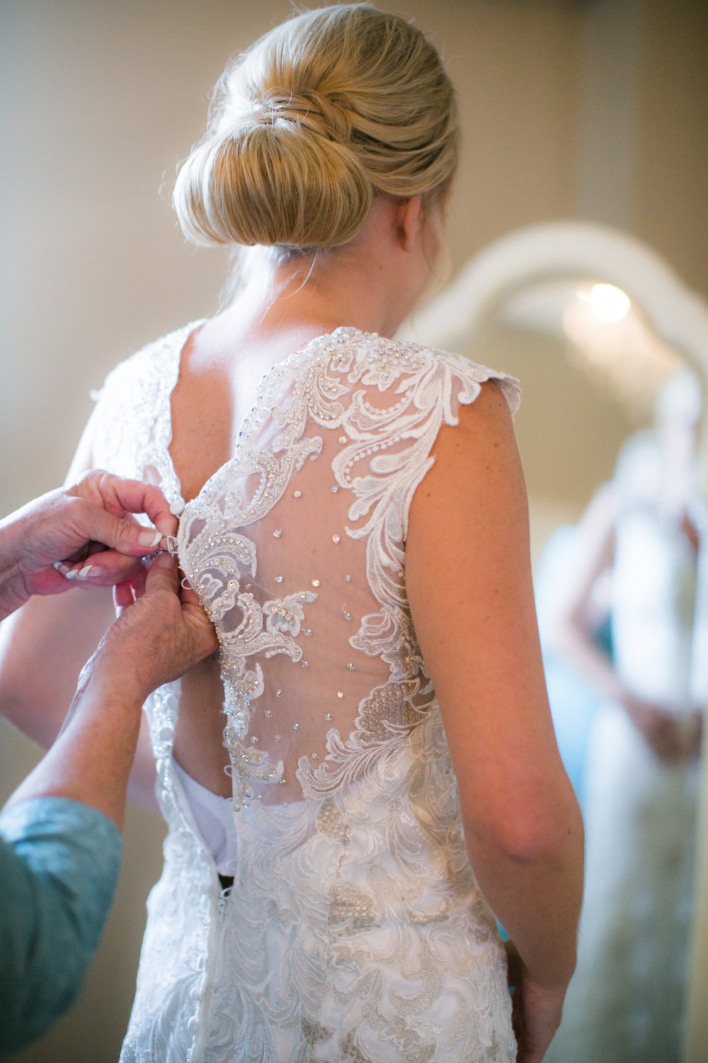 Bridal getting ready shot at Shadow Creek