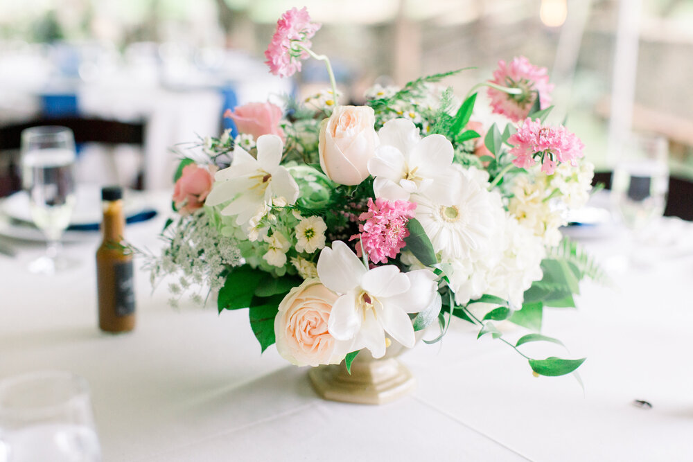 Centerpiece in white, pink, and yellow