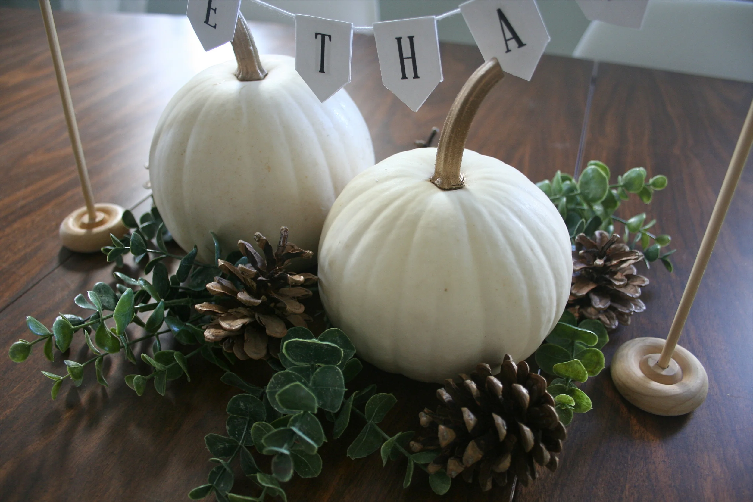 Simple DIY Thanksgiving Centerpiece + a Free Printable "Give Thanks" Banner