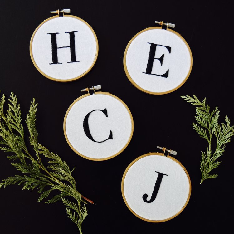 FREE+PATTERN+PDF+-+Easy+embroidery+pattern+for+beginners,+this+monogram+hoop+only+requires+two+stitch+types,+split+stitch+and+satin+stitch.+Patterns+for+the+whole+alphabet+from+A-Z+available+for+instant+download+on+the+Stevie+Storck+Design.jpeg