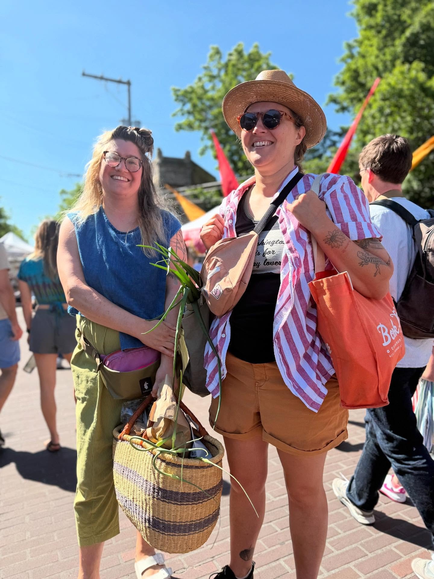 What a gorgeous day for a farmers market!

Thank you everyone who comes out every week to the Wallingford, Madrona/Central District, Madison Park, and Ballard Farmers Market and supported local farms, processors, crafters, bakers, hot food vendors, a