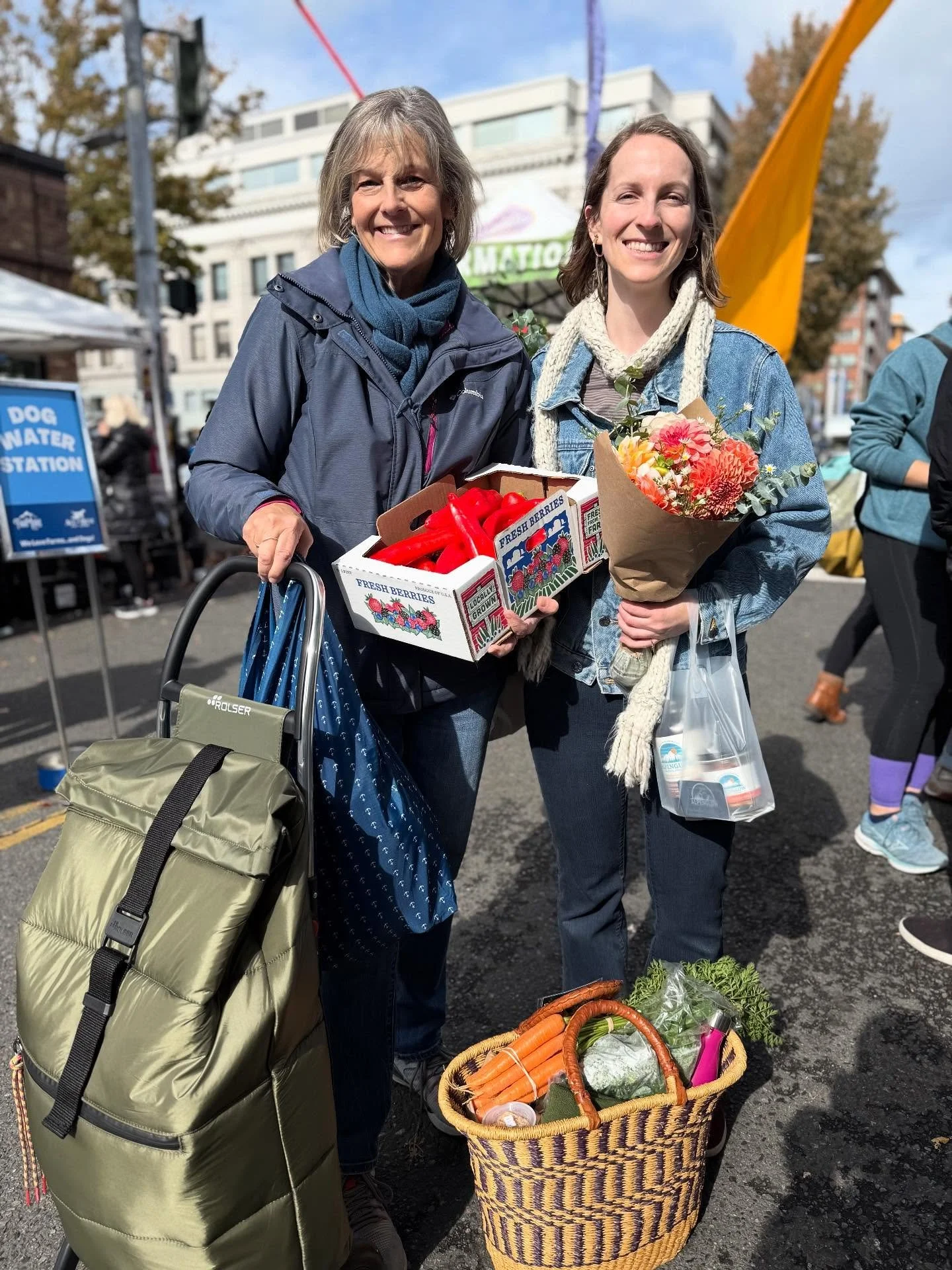 Thank you everyone for coming out to an awesome Sunday Ballard Farmers Market!

Enjoy those beautiful market hauls and we will see you next Sunday!

#ballardfarmersmarket 
#farmersmarket 
#supportlocal 
#knowyourfarmer 
#markethaul