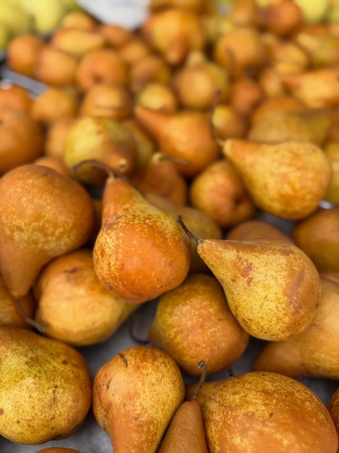 Just 2 more Madrona/Central District markets in the season! We got peaches, pears, peppers, and fries!! 

Don&rsquo;t miss out on a beautiful fall market haul just waiting for you to take home today!

#madronafarmersmarket 
#centraldistrictfarmersmar