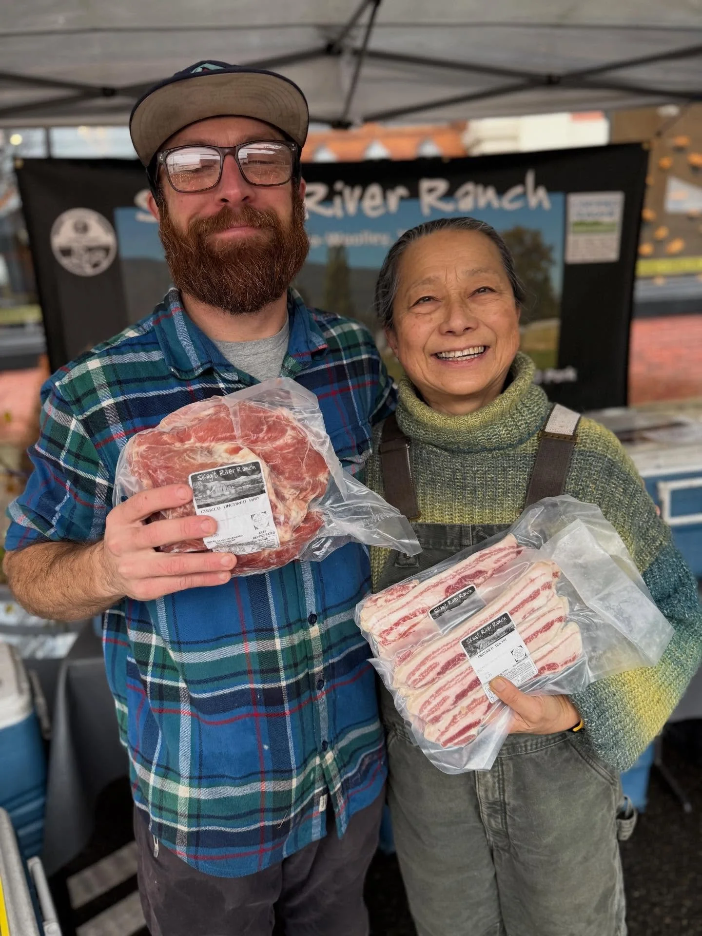 @hthuneee is back from Hawaii and she says that the bacon from @skagitriverranch and spuds from @olsenfarms are must haves today at the Ballard Farmers Market!

Come get all your thanksgiving fixings today at the, we got it all and we can&rsquo;t wai