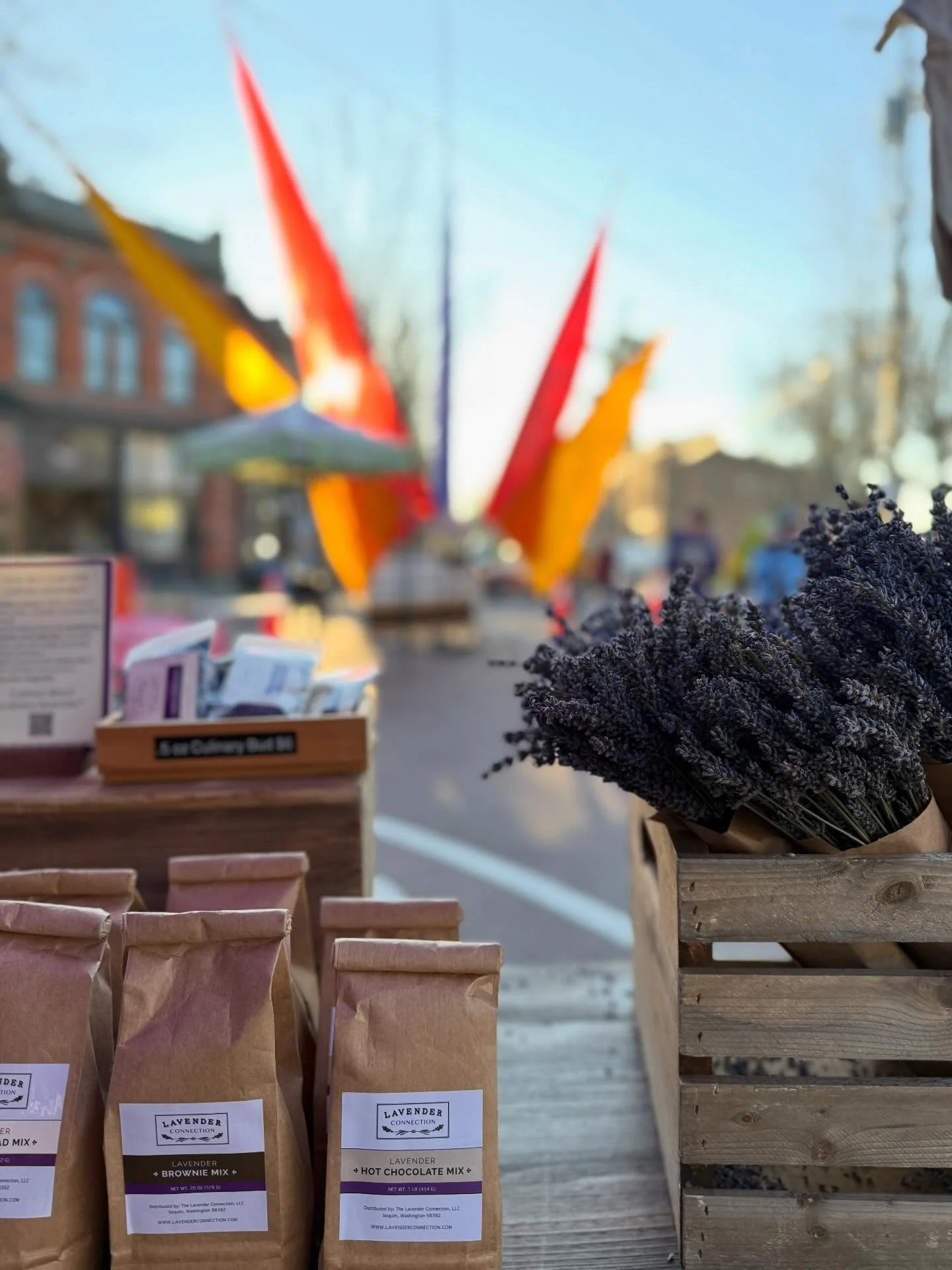 The sun is out today and you should be too! 

There is so much farm fresh food just waiting for you today at the Ballard Farmers Market and we would love to see your smiling faces!

Bring those market haul bags!

#ballardfarmersmarket 
#farmersmarket
