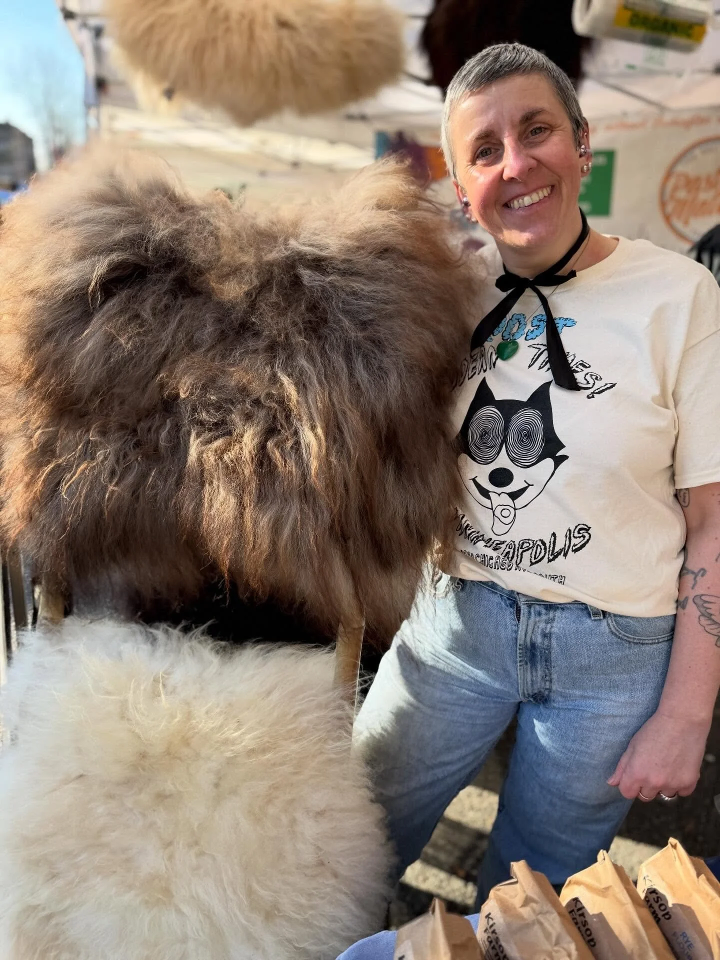 The sun is shining at the Ballard Farmers Market and the market hauls are calling your name! 

Grab those marketbags and come on down today to support local farmers and venders!

#ballardfarmersmarket 
#supportlocal 
#supportlocalfarmers 
#ballardsea