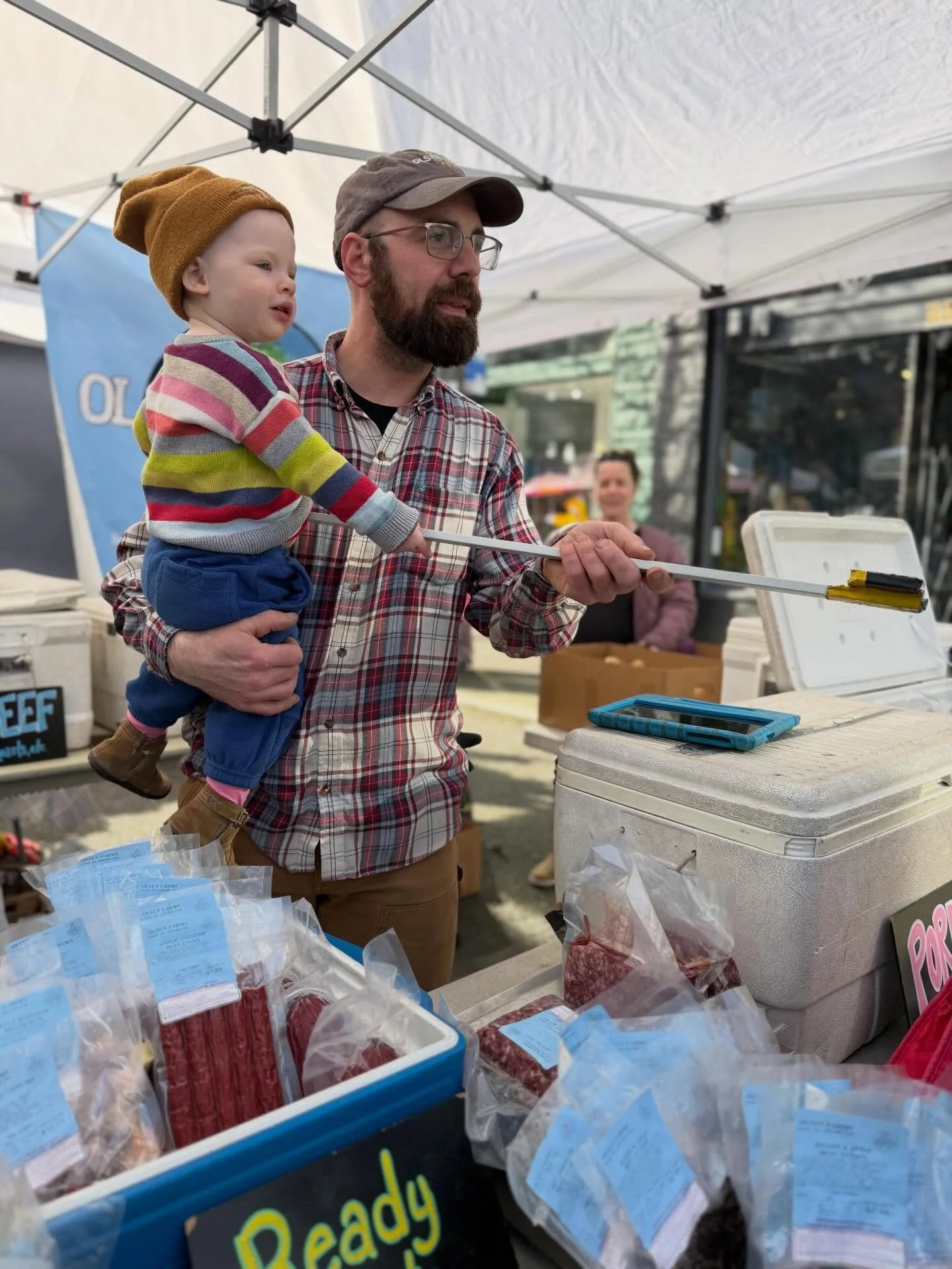 The sun&rsquo;s out, the @jonboycaramels Easter bunny dropped off caramels at the Bell Tower information station, and there are markets hauls everywhere just waiting for you!!!

We can&rsquo;t wait to see you all!!!!

#ballardfarmersmarket 
#supportl