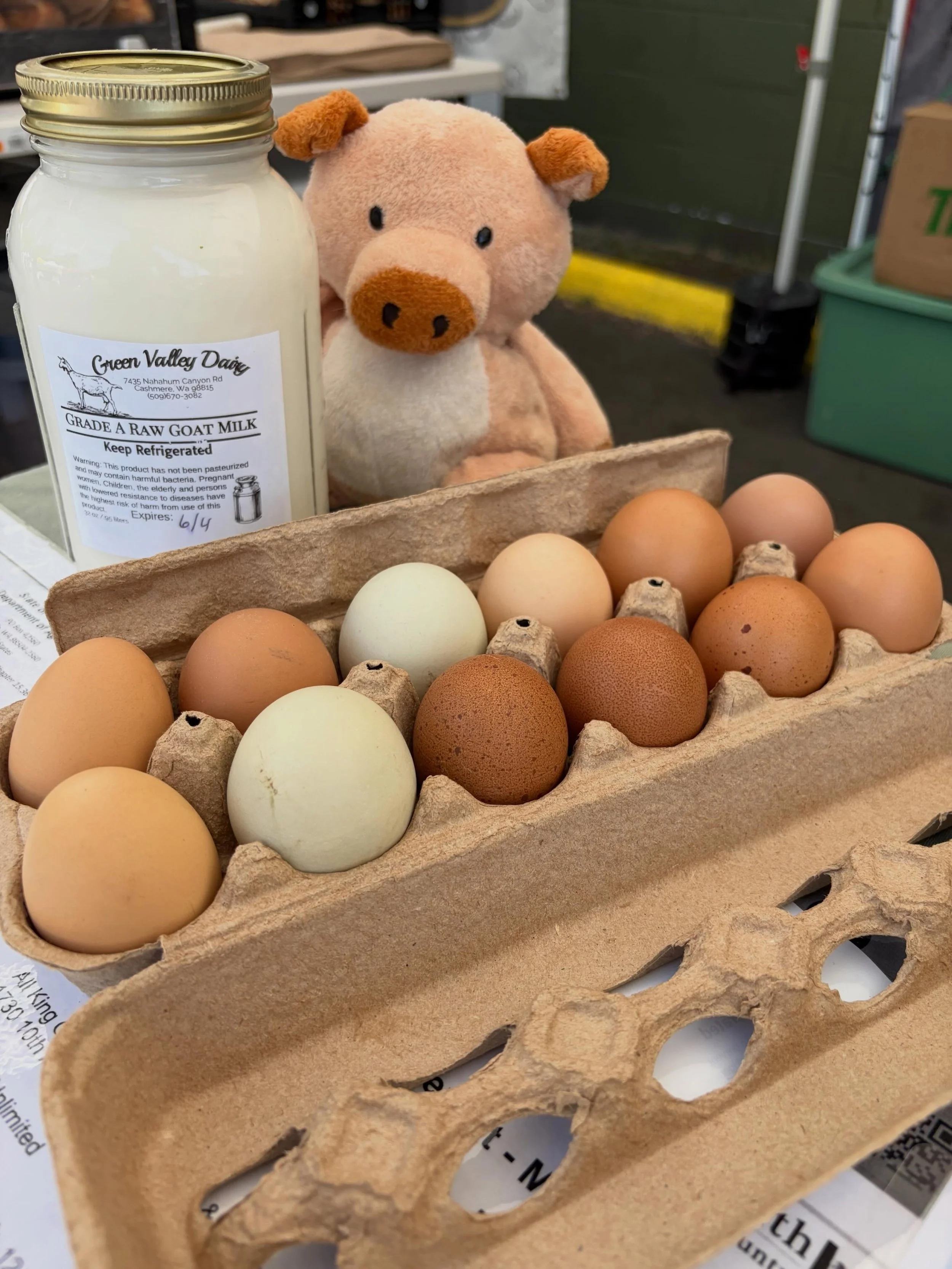 The sun is shining and the Central District Farmers Markey is loaded with everything you need for that awesome market haul! Thank you @thestrangerseattle for the shoutout!

We are here from 3-7 and so ready for you.

#centraldistrictfarmersmarket 
#f