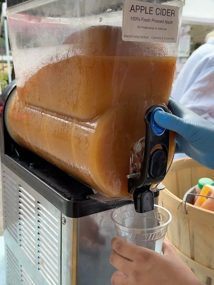 Going to the Capitol Hill Block Party today? Get your pregame on with some fresh tomatoes and a apple cider slushy at the Madison Park Farmers Market!

#madisonparkfarmersmarket 
#farmersmarket 
#supportlocal 
#knowyourfarmer 
#seattle