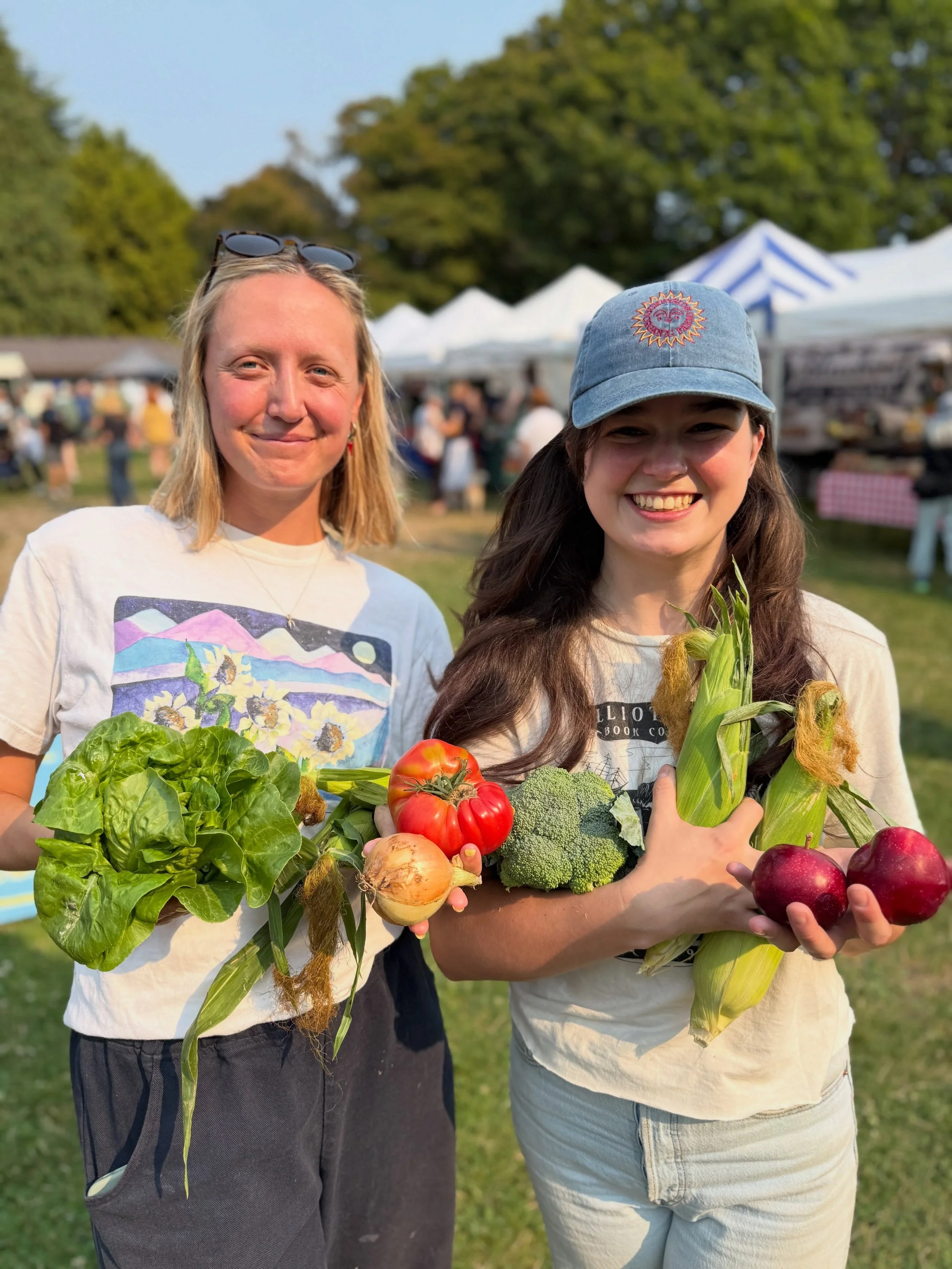 It&rsquo;s not too late to share with us what your favorite part of summer is at the farmers markets. 

Judging by this Wallingford Farmers Market haul picture, for @hthuneee it&rsquo;s tomatoes, lettuce, and bacon (did you say BLT) and for @clairebu