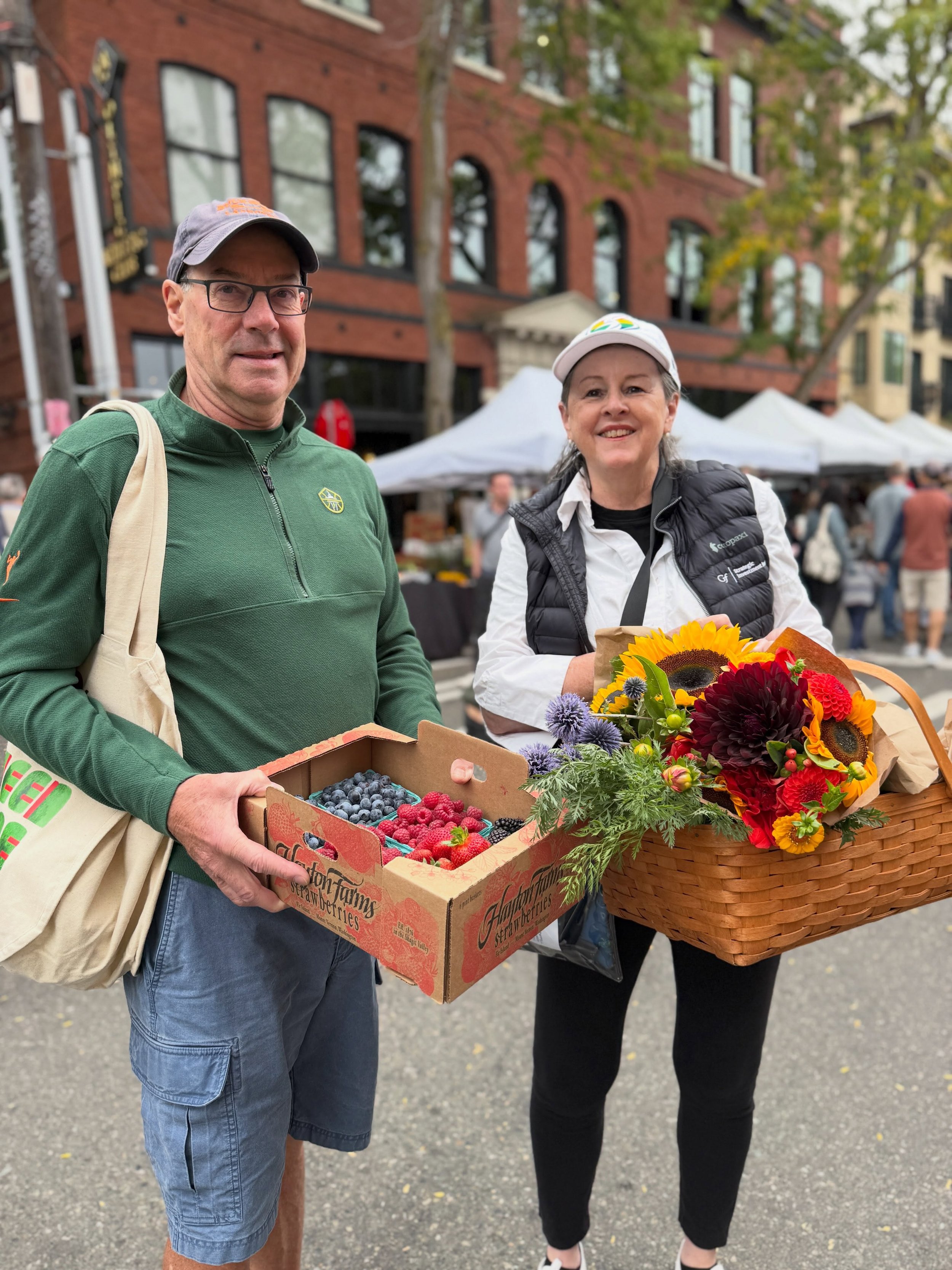 It was a beautiful day for beautiful market hauls at the Ballard Farmers Market!

We can&rsquo;t wait for next Sunday!

#ballardfarmersmarket 
#supportlocalfarmers 
#supportlocal 
#knowyourfarmer 
#ballardseattle