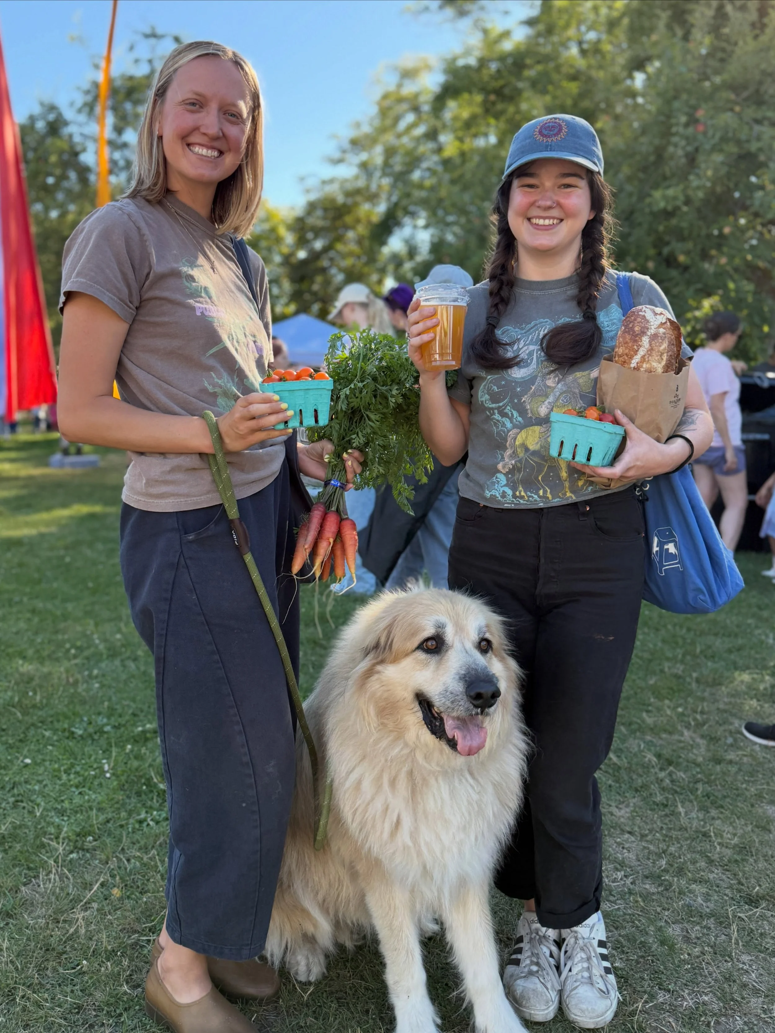 It&rsquo;s not too late to get over to the Wallingford Farmers Market today! Swing by, find out what&rsquo;s in season, and get that perfect market haul for the week!

#wallingfordfarmersmarket 
#supportlocal 
#markethaul 
#wallingfordseattle
