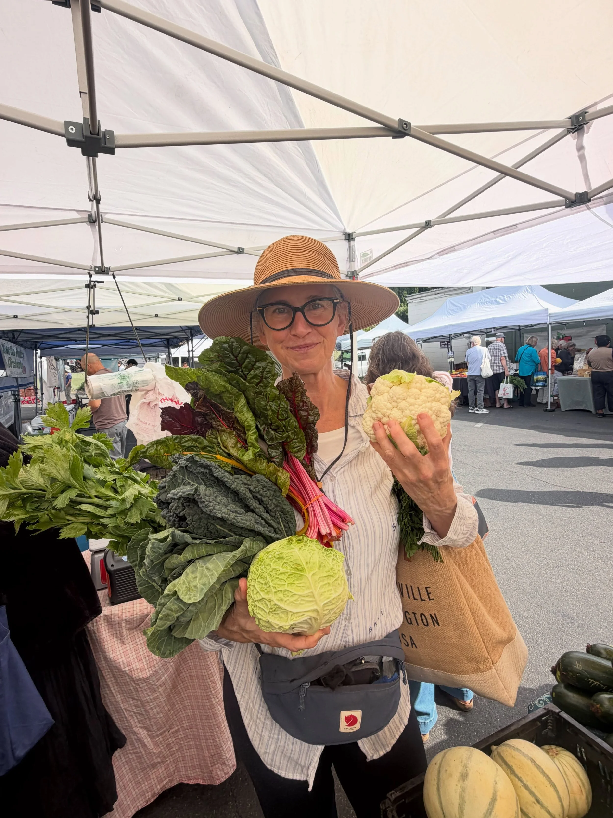 Friday has arrived and with it comes that golden opportunity to get yourself a market haul at the Central District Farmers market! 

Come on down, support local farmers and vendors, and get yourself some tasty fresh veggies and fruit, we are here unt