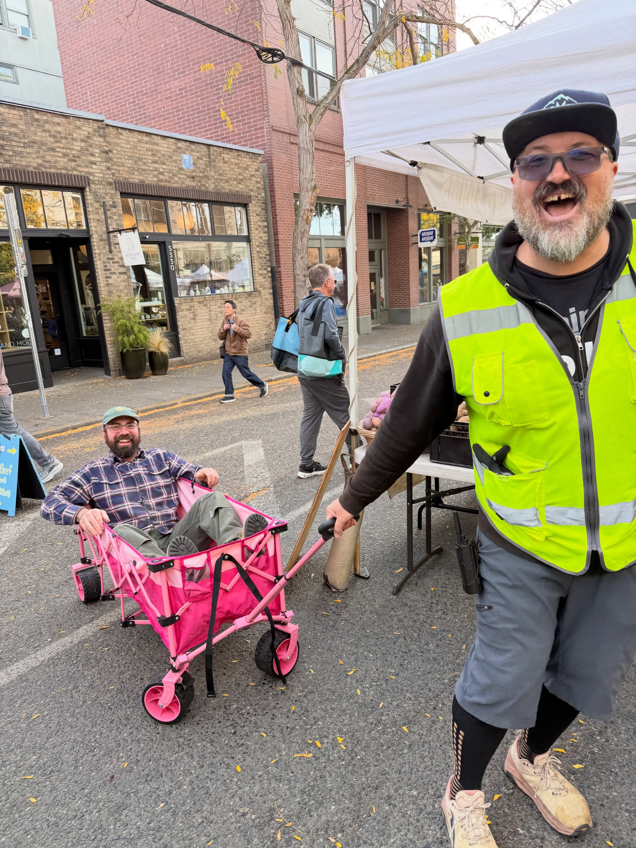 Bike, car, train, bus, or wagon ride, however you get here today we can&rsquo;t wait to see you at a sunny Ballard Farmers Market!

Come on down, get that weekly market haul? and support local farms and vendors!

#ballardfarmersmarket 
#supportlocal 