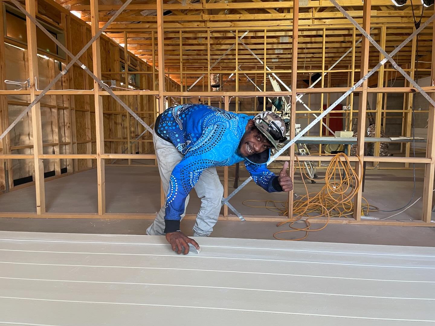 The exciting new Ernabella Arts centre extension is going gang busters thanks to Pukatja workers Duncan Armstrong and Chriswell 

The amazing @ku.arts facilitated the funding from the Federal Government through the IVAIS program

Not only does the pr