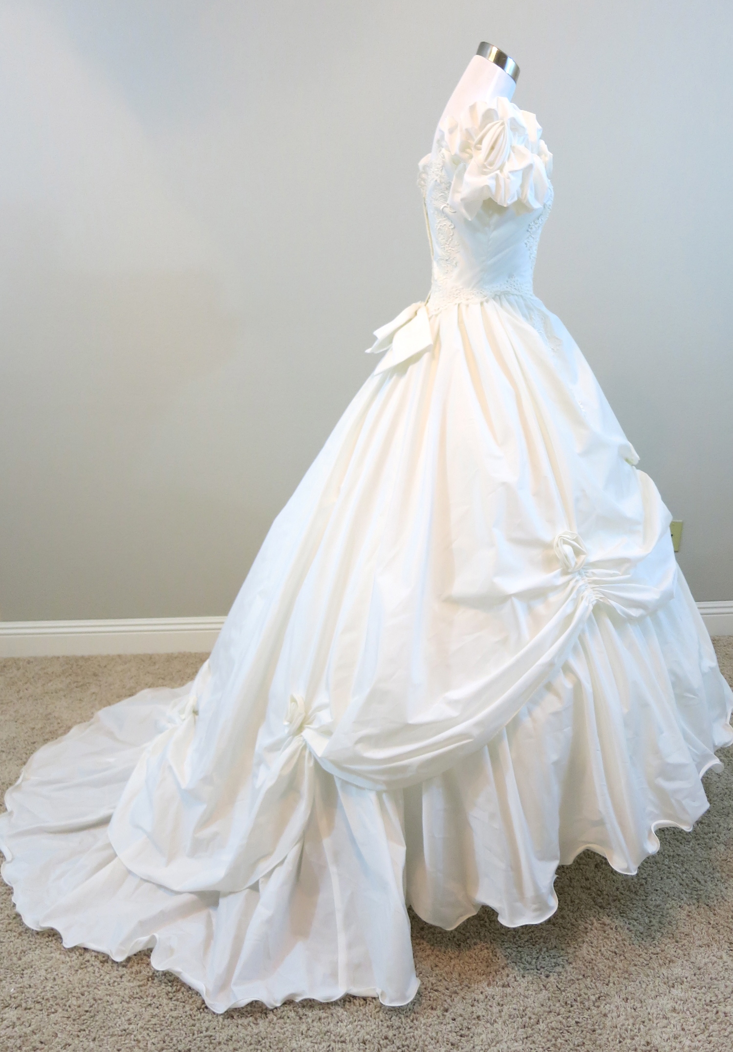 White Lace Southern Belle Wedding Gown Waist 25 Civil War