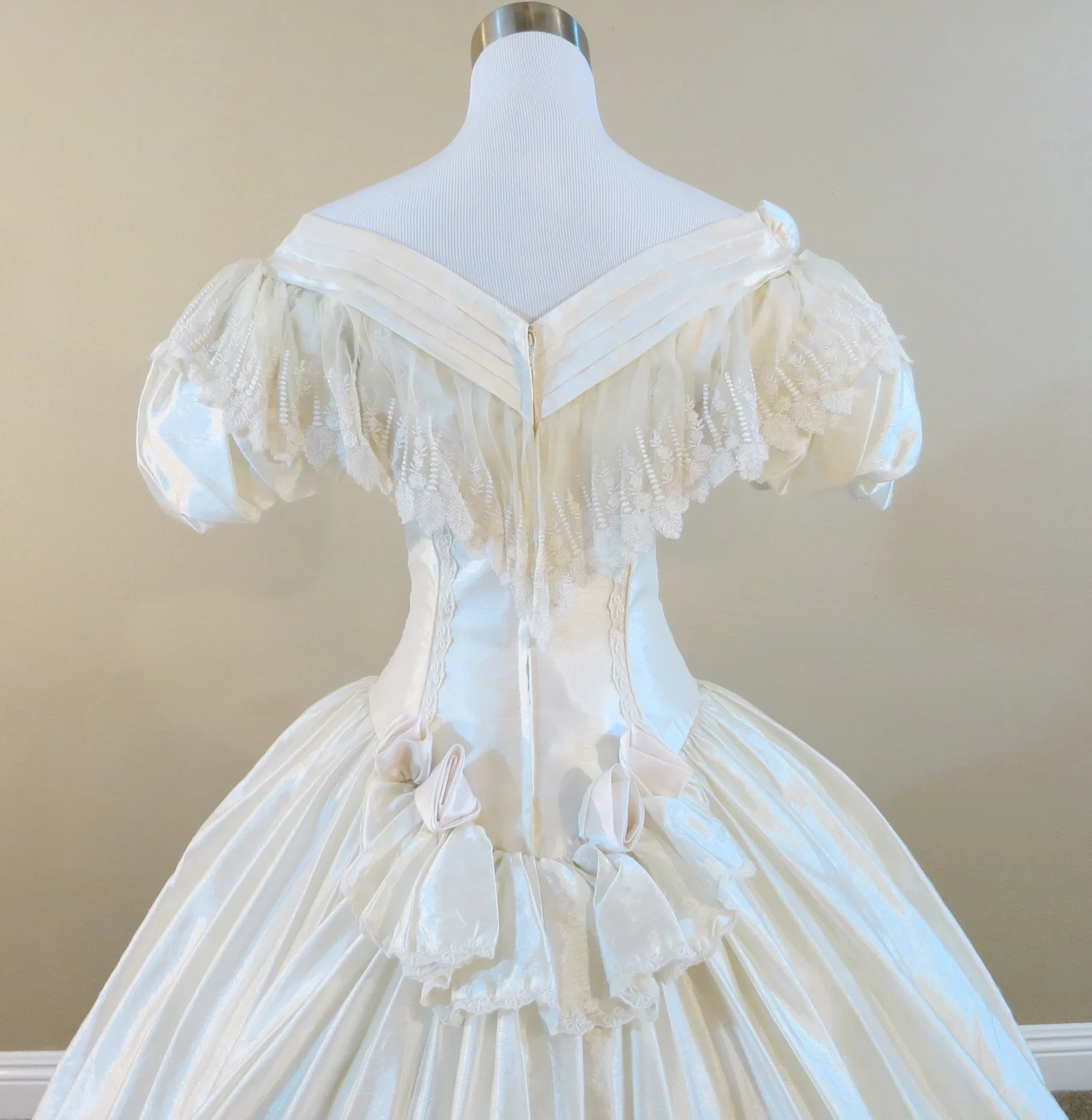 Vintage Ronald Joyce Wedding Gown (waist - 24"-25")  Civil War Ball Gowns