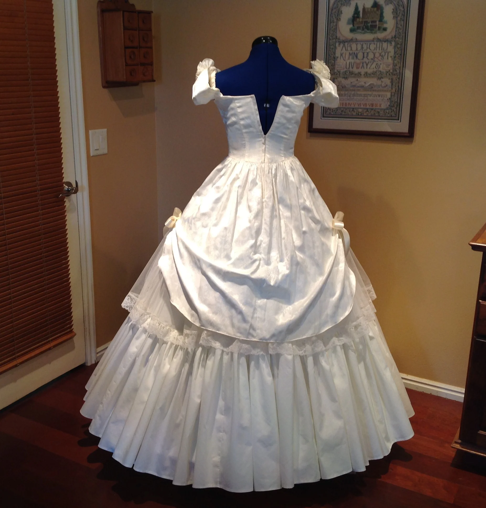 2ecru dress back.JPG