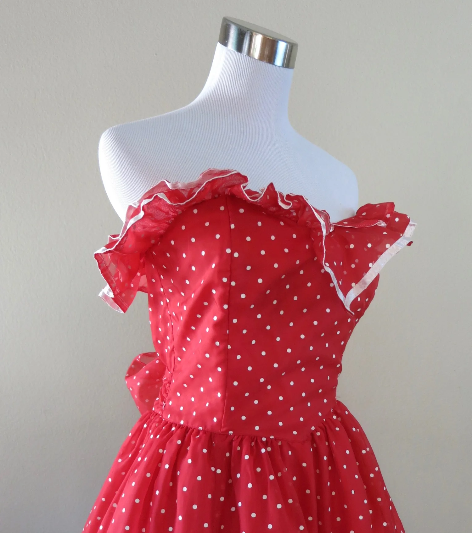 T28.1 Vintage Gunne Sax Red & White Polka Dot Strapless Gown (waist - 28") Civil War Ball Gowns T28.1 Vintage Gunne Sax Red & White Polka Dot Strapless Gown (waist - 28") Civil War Ball Gowns