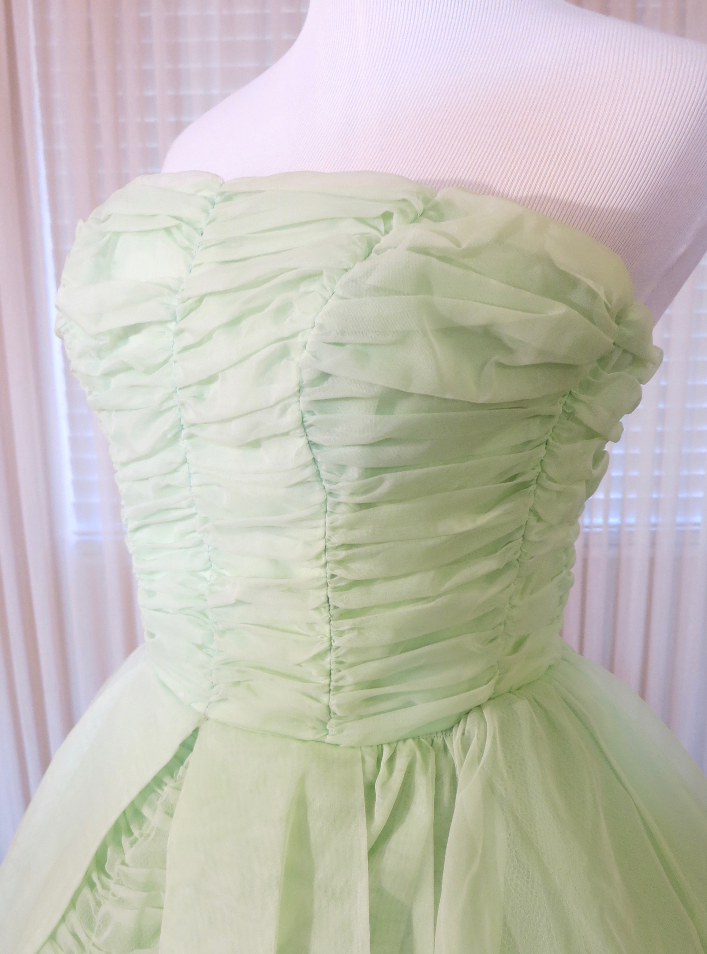 T23.2 Mint Green Chiffon Ball Gown (waist - 23