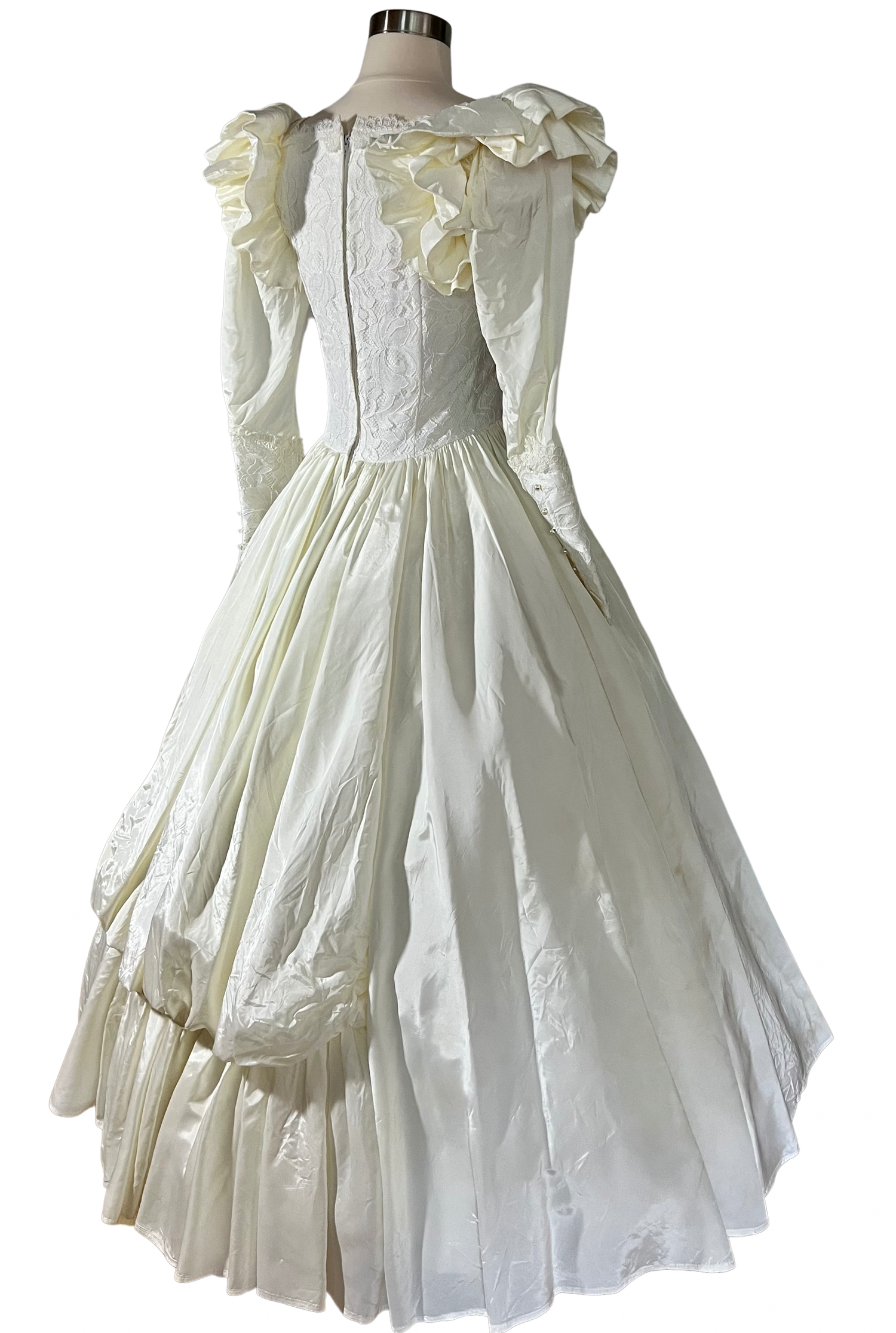 vintage jessica mcclintock wedding dresses 1980's Powder Blue Swiss Dot Bridal Gunne S – Strange Vintage Jessica McClintock, 90, Dies; Dressed