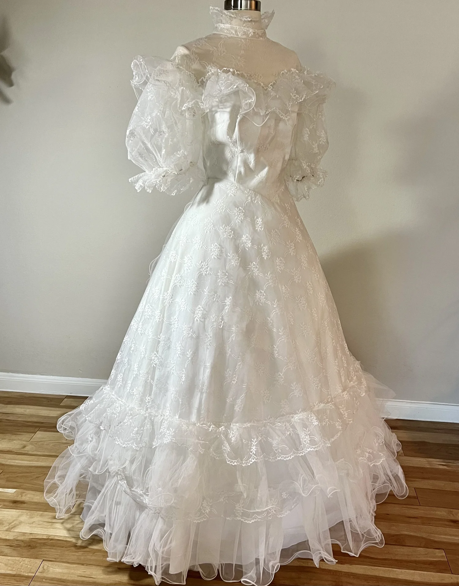 W32.1 Pronuptia France Wedding Gown (waist 32")  Civil War Ball Gowns