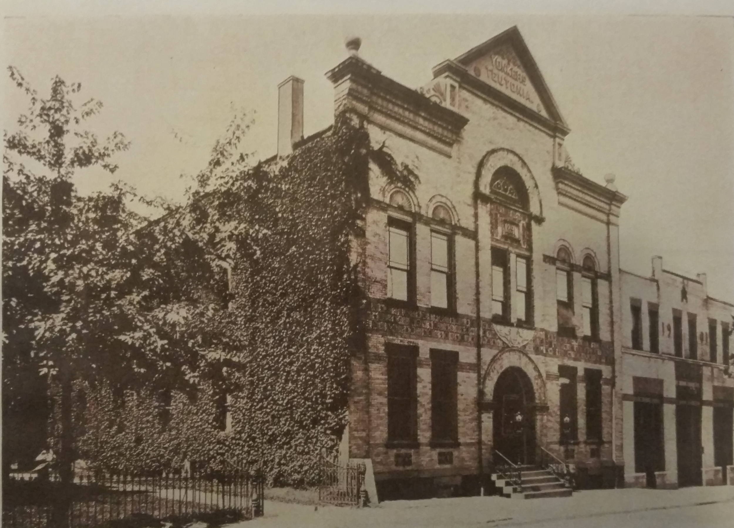 Teutonia Hall 1904.jpg