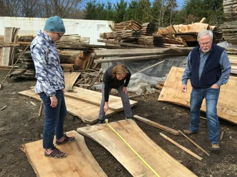 Measuring the length and width of the slabs.