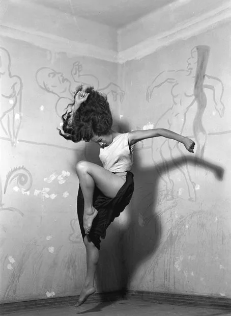 Rocío Sagaó, 1950: un ensayo del ballet “El vuelo del alma." Photo by Nacho López