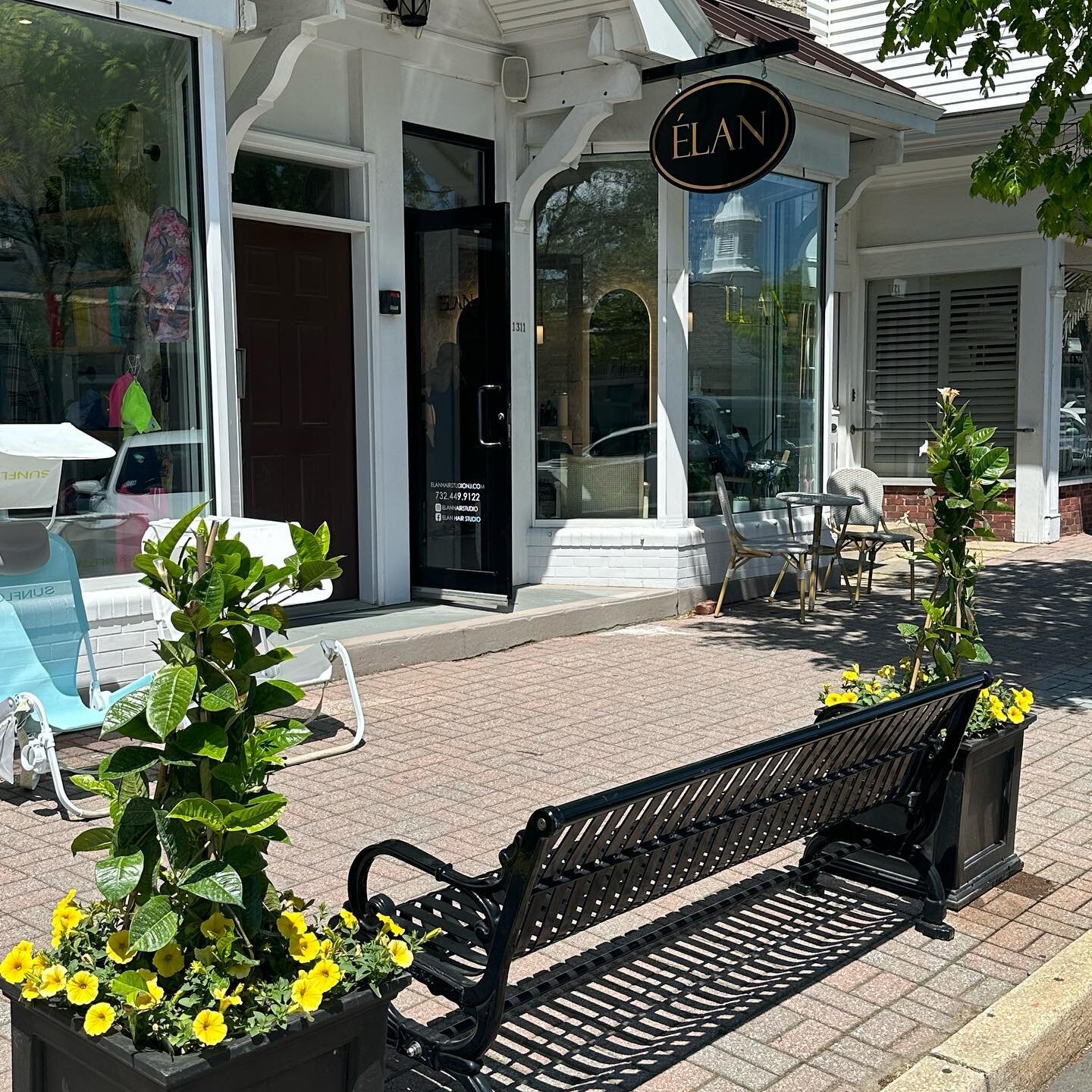 Summer is on her way ☀️

#visitspringlake #njsalon #monmouthcounty #elanhairstudionj #hairstudio #springlakesalon #elaneducation #awardwinningsalon🏆 #elangirls❤️