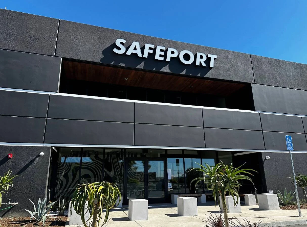 SAFEPORT FRONT 2.JPG
