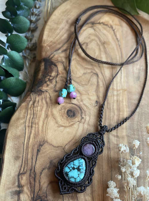 The Knotted Gemstone