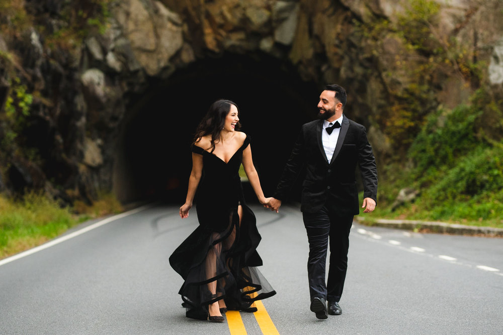  Shenandoah national park engagement pictures at tunnel parking overlook 