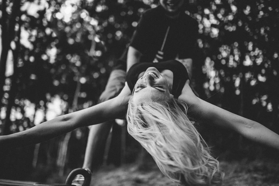 Poros fotosesija Melnragėje – kai meilės istorija susilieja su jūra