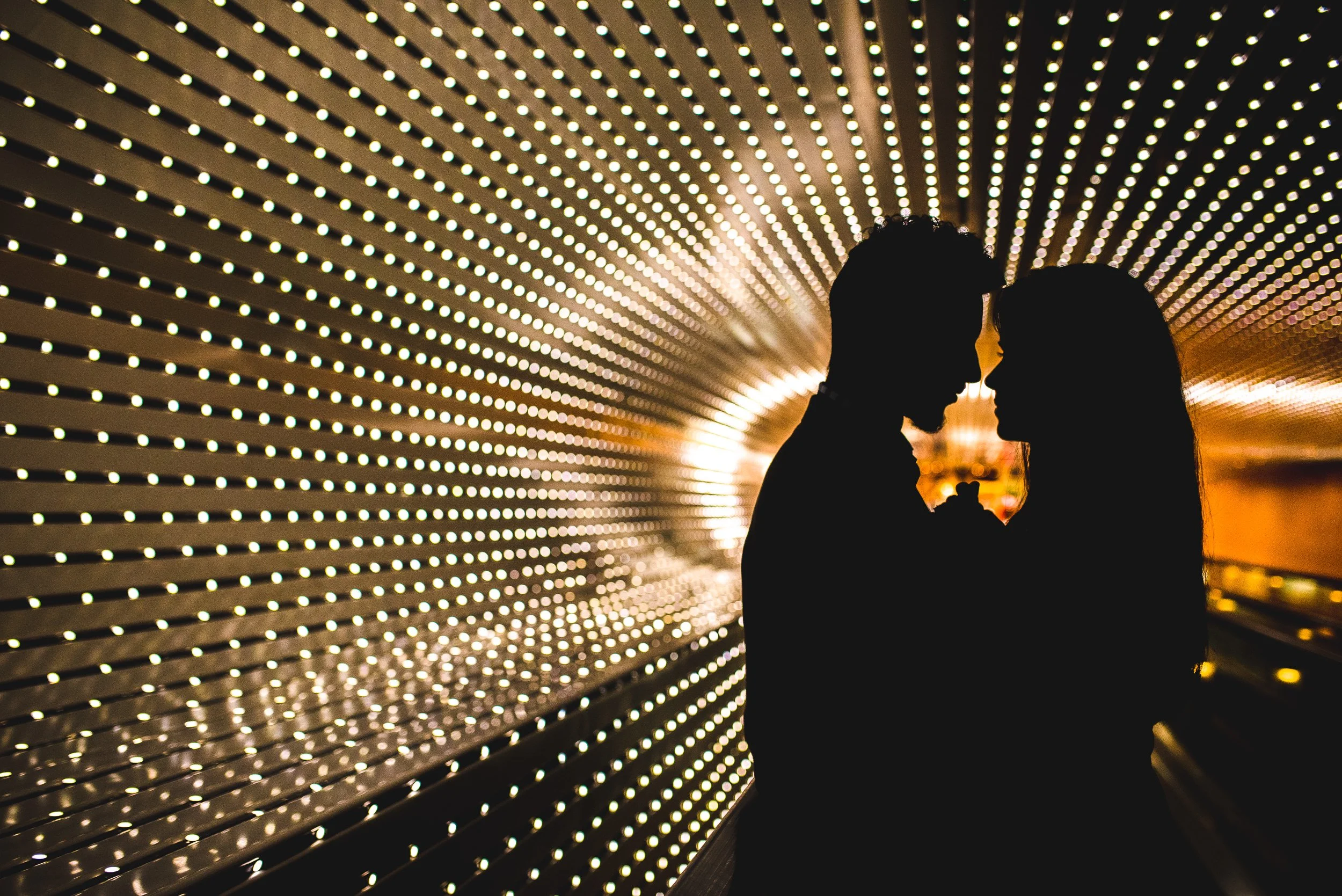 couple-silhouette-light-tunnel-national-gallery.jpg