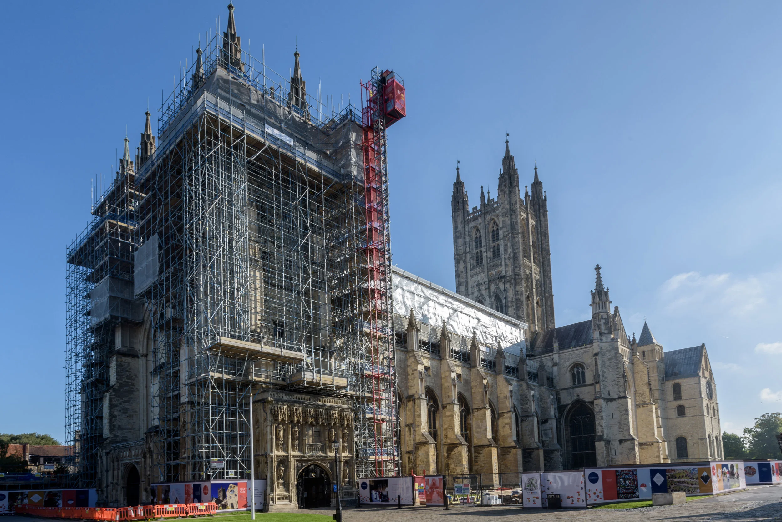 Canterbury_Cathedral_06.jpg