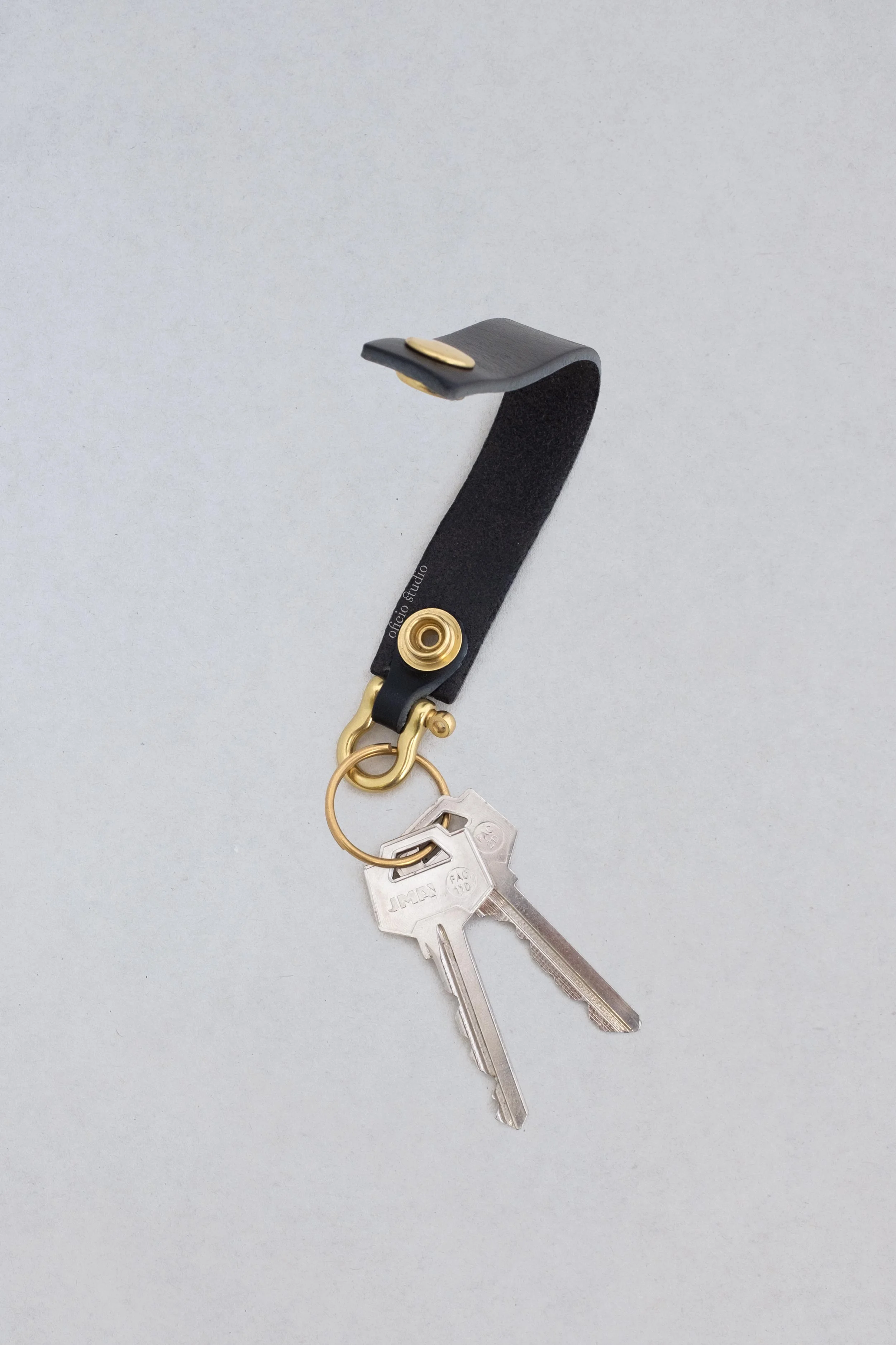Oficio_Studio_BeltKeyfob_Black2.jpg