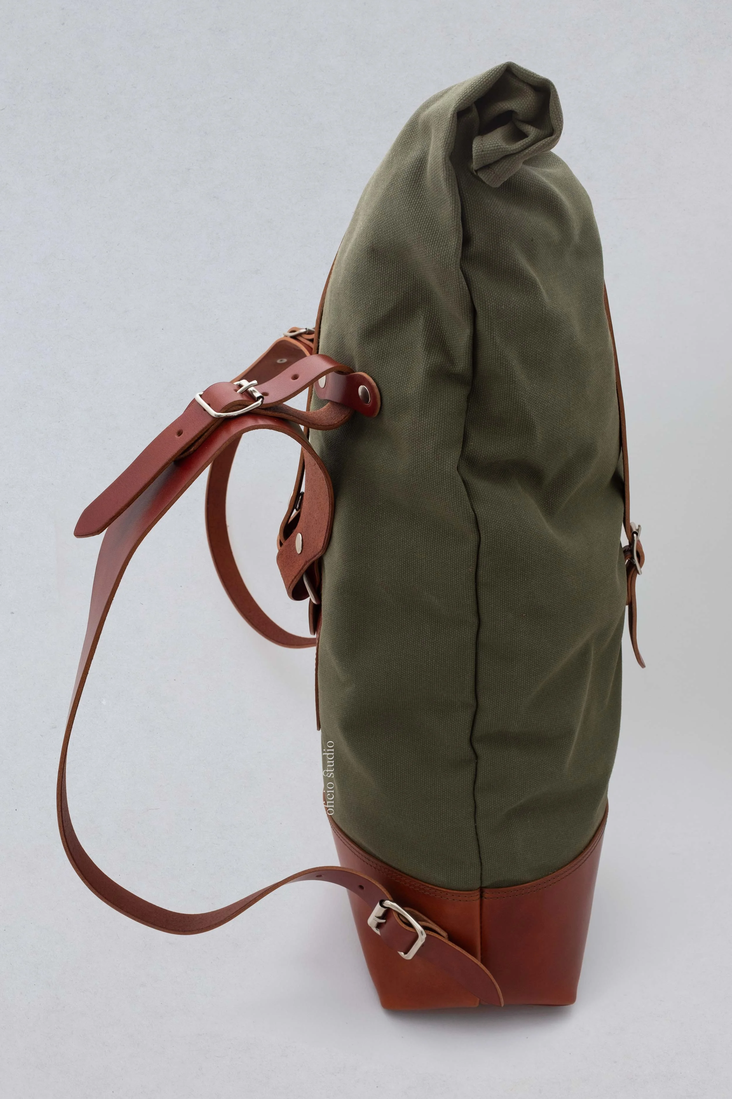 Oficio_Studio_SwissRucksack_Tobacco4.jpg