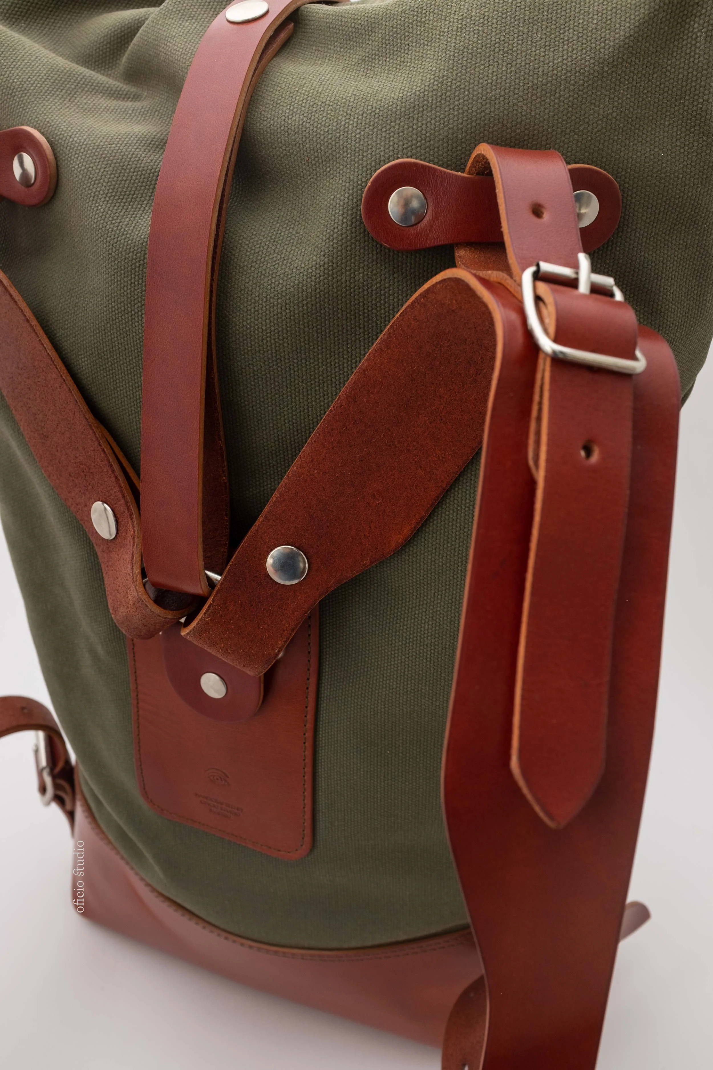 Oficio_Studio_SwissRucksack_Tobacco5.jpg