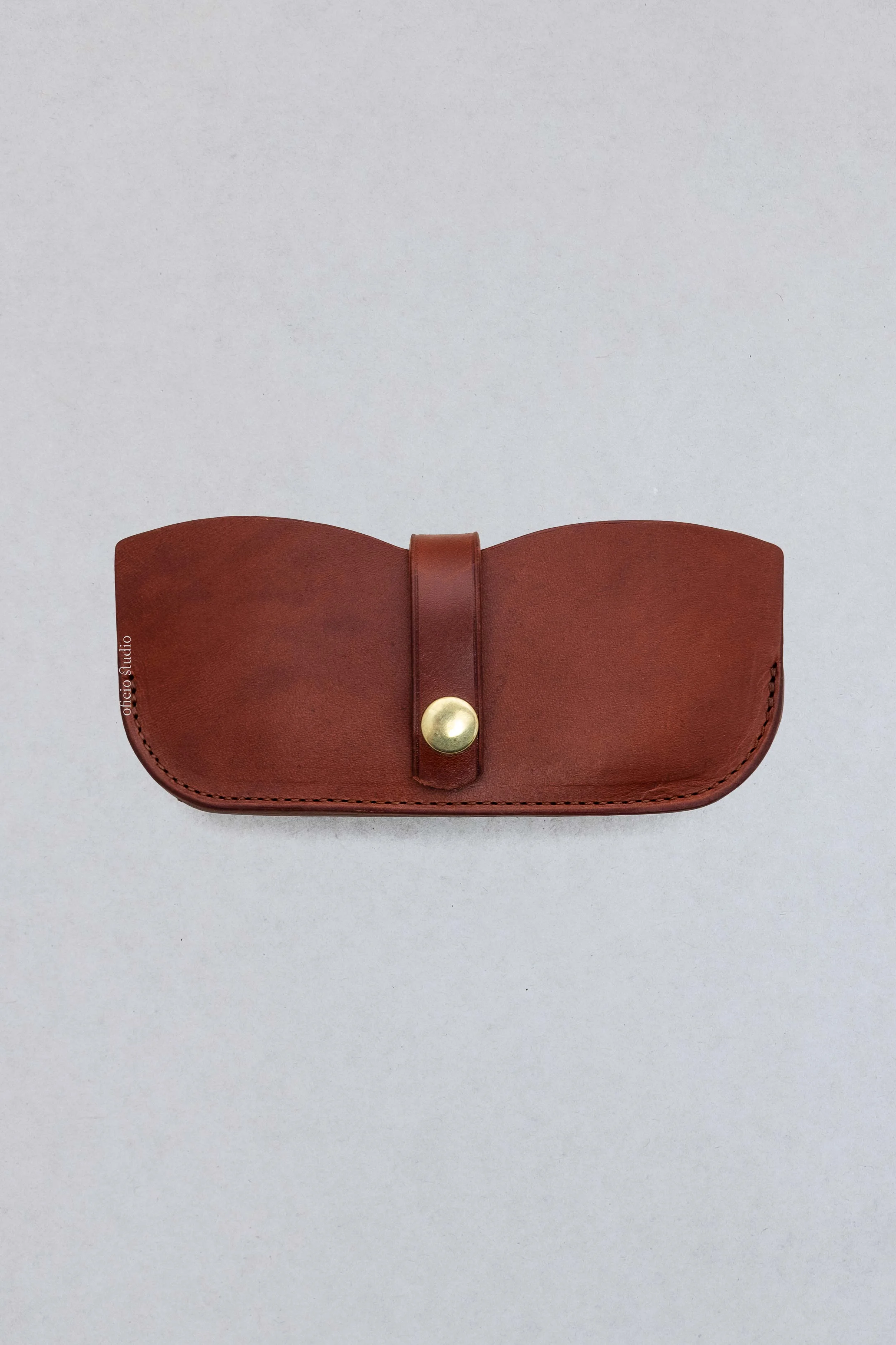 Oficio_Studio_SunglassesCase_Tobacco1.jpg