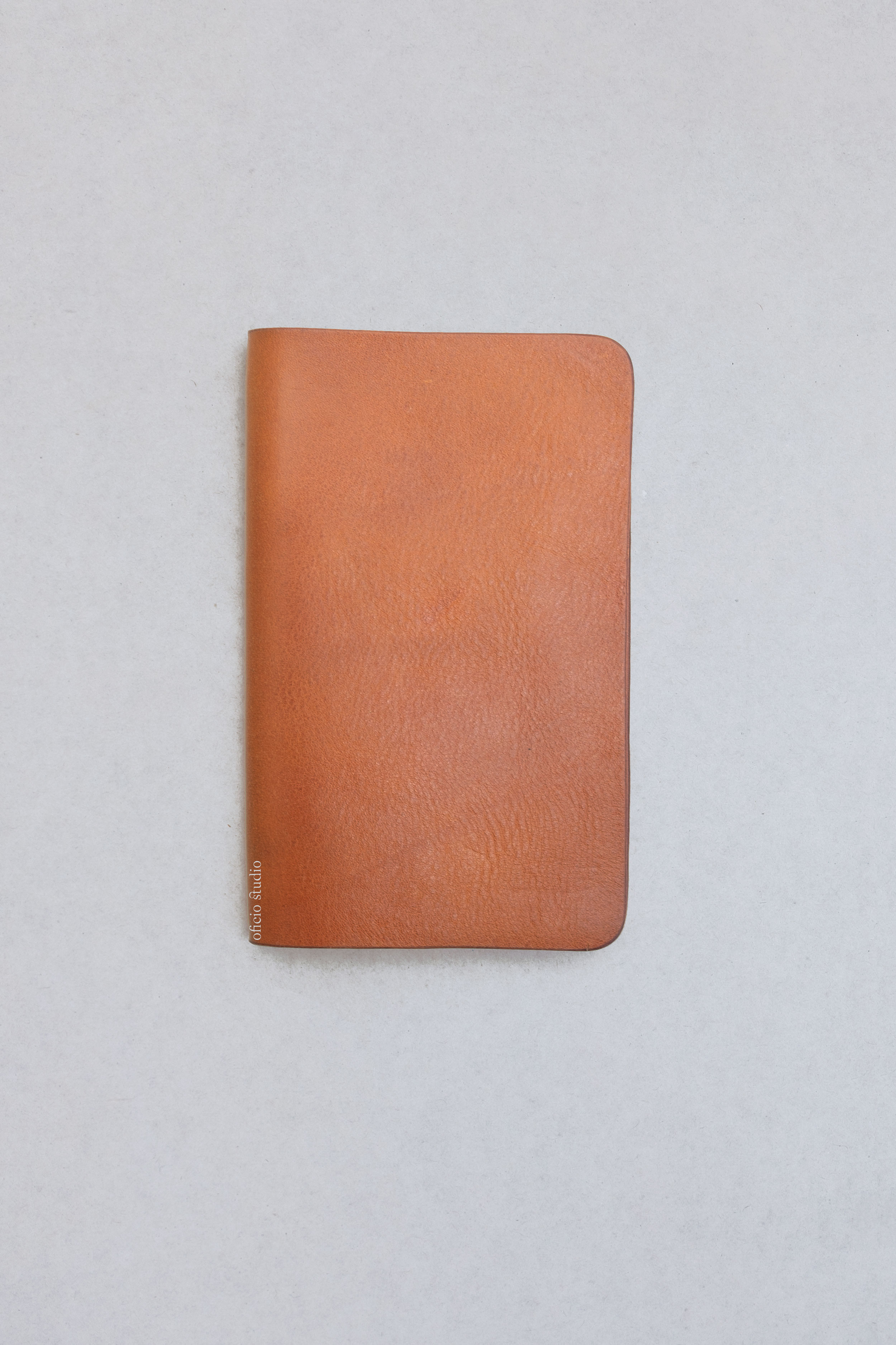 Oficio_Studio_LeatherNotebookCover_Honey1.jpg