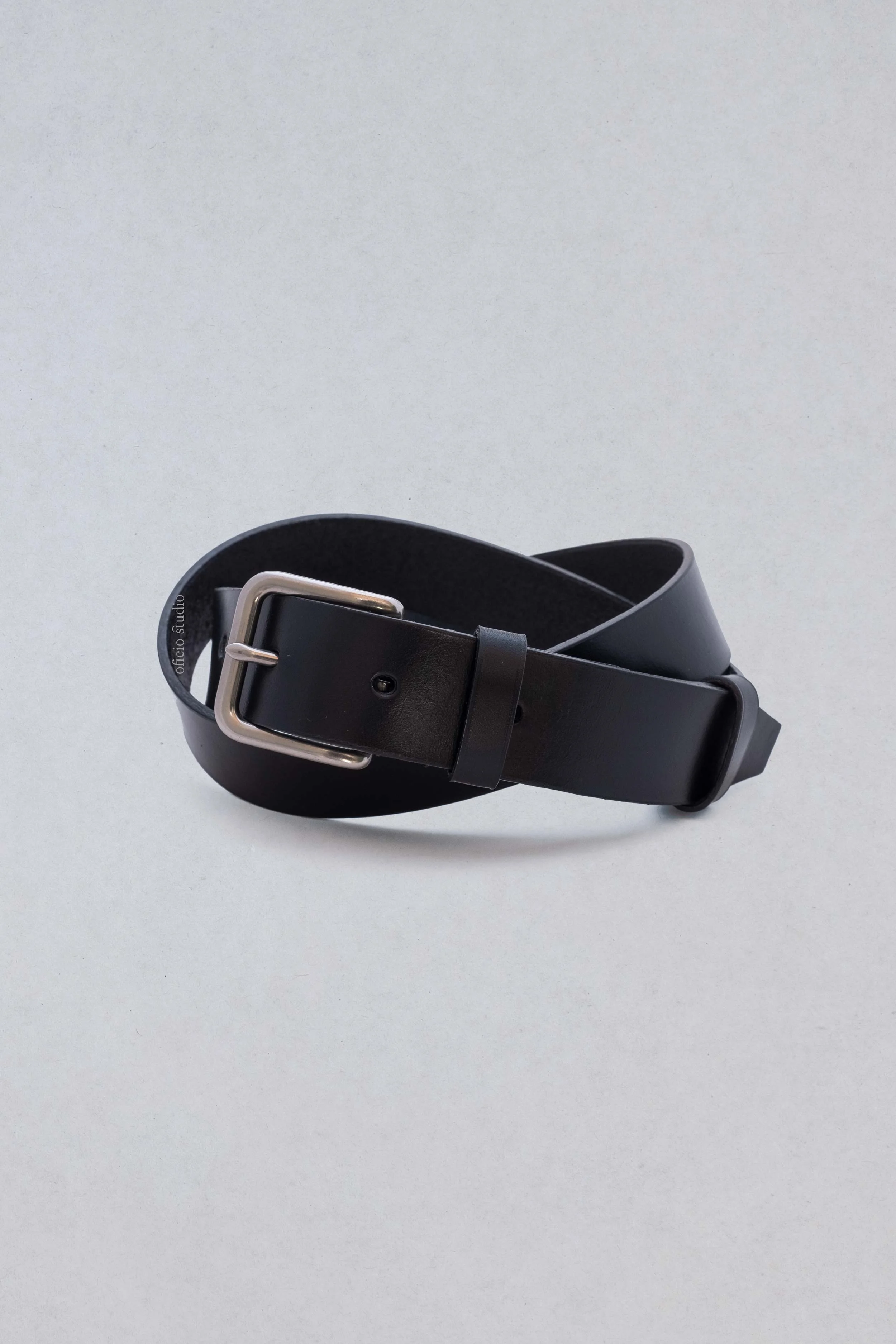 Oficio_Studio_LeatherBelt_Black1.jpg