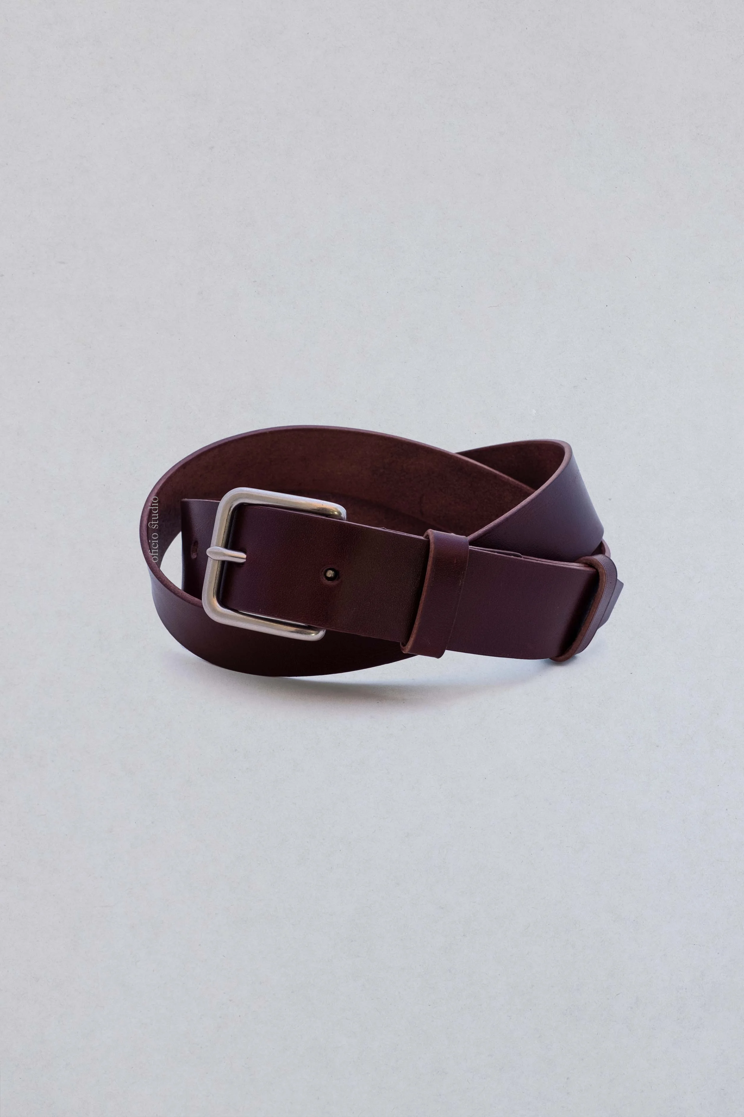 Oficio_Studio_LeatherBelt_DarkChocolate1.jpg