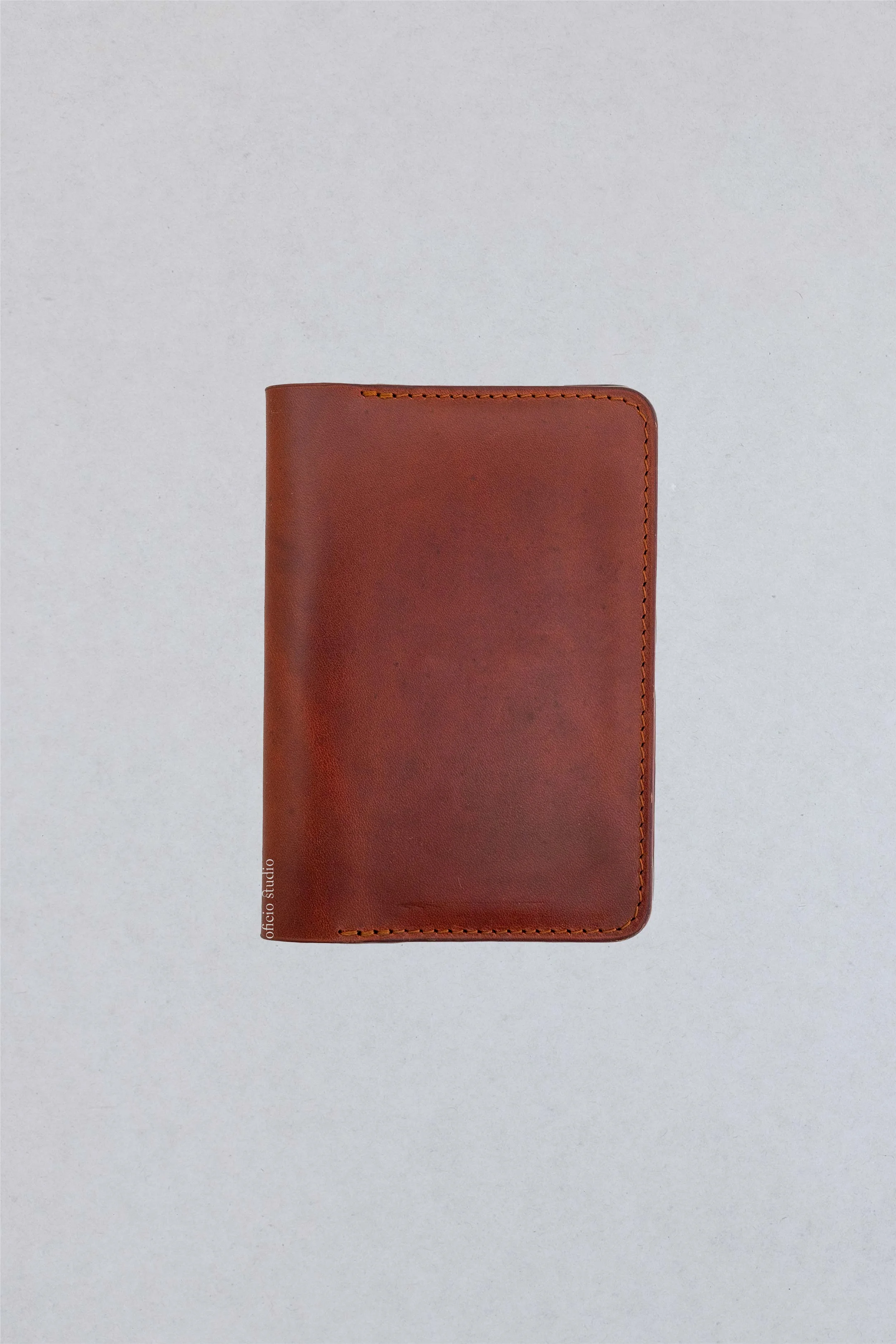 Oficio_Studio_PassportLeatherCover_Tobacco1.jpg
