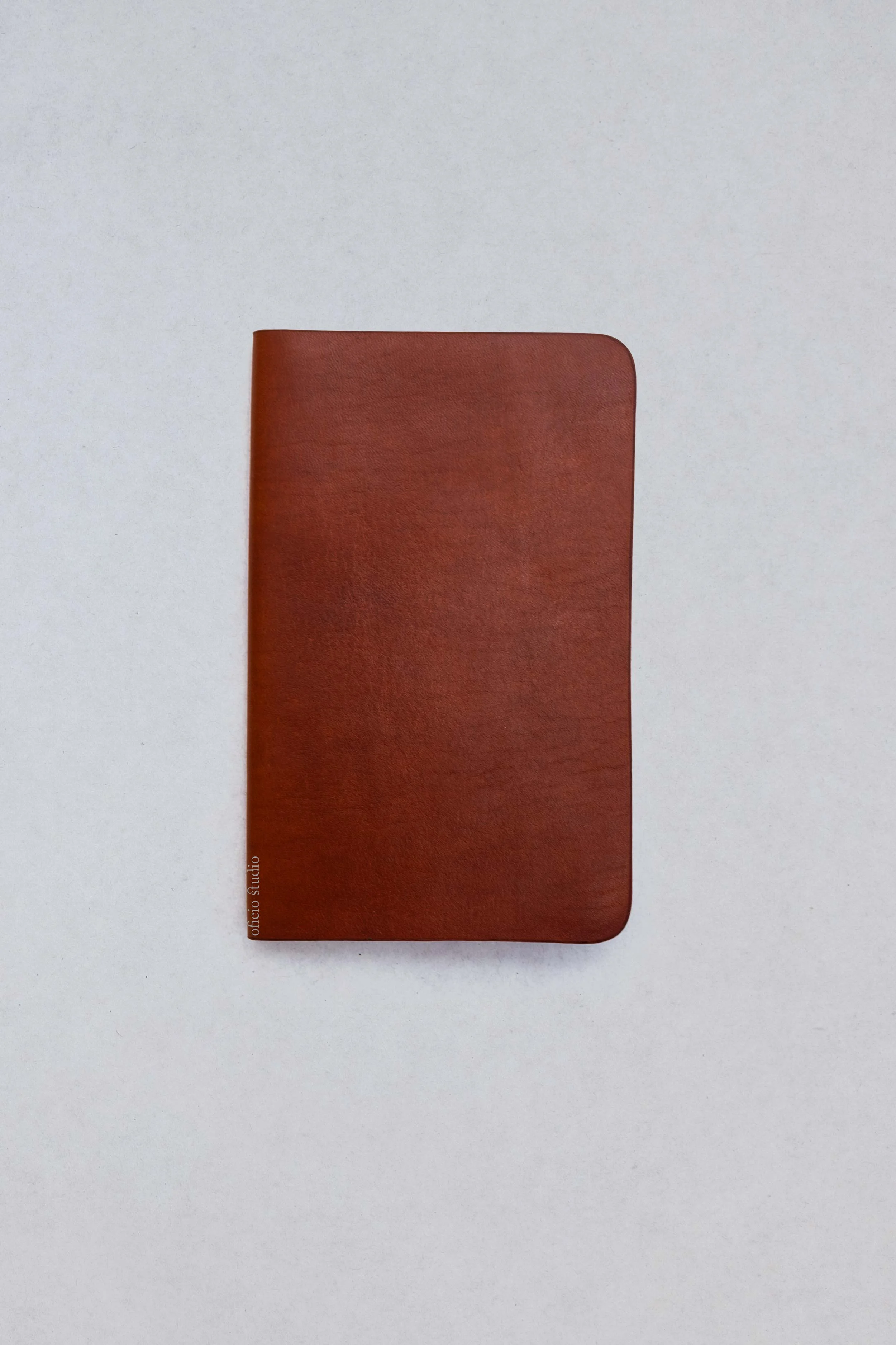 Oficio_Studio_LeatherNotebookCover_Tobacco1.jpg