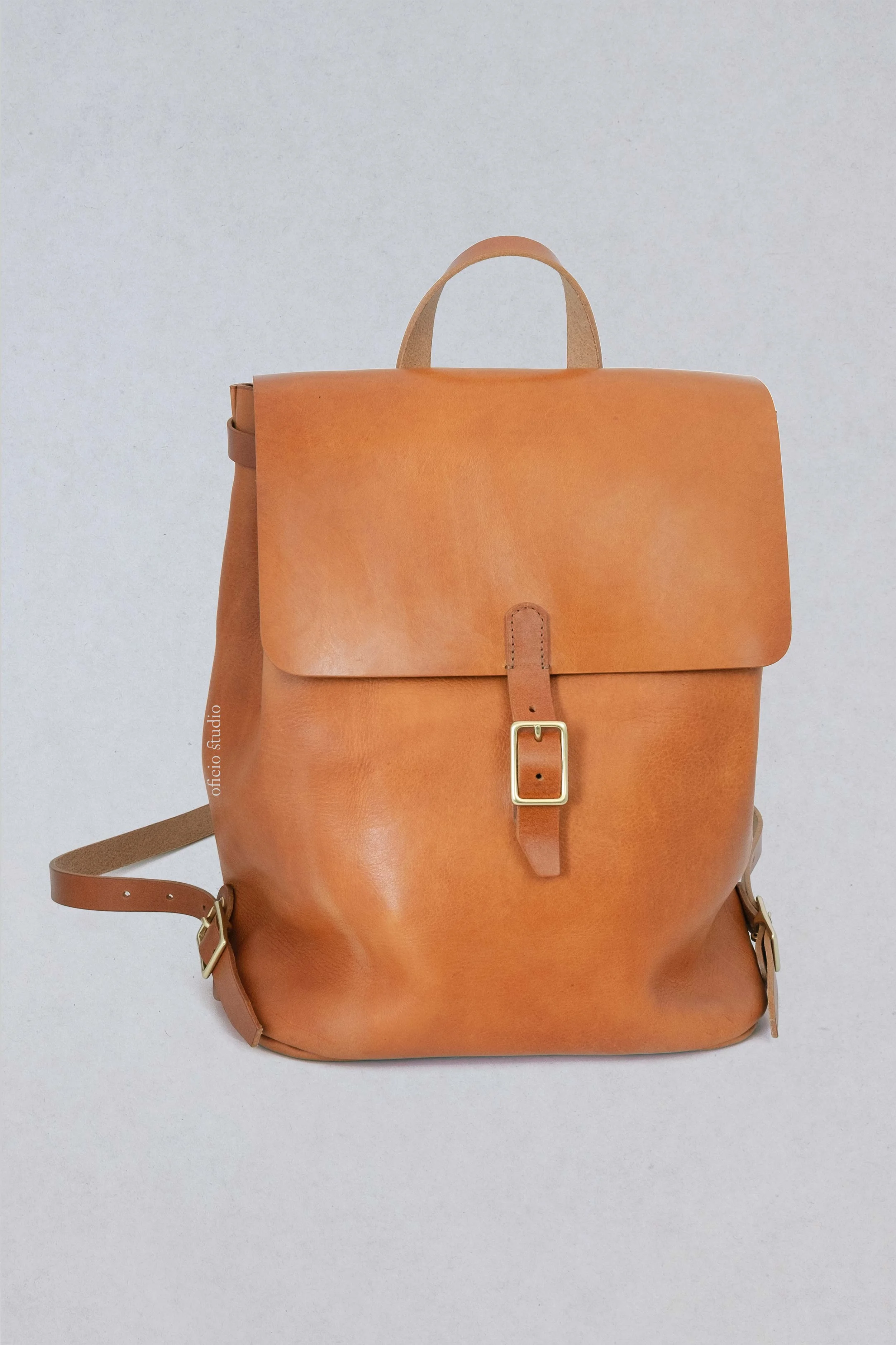 Oficio_Studio_WalkerBackpack_Honey1.jpg